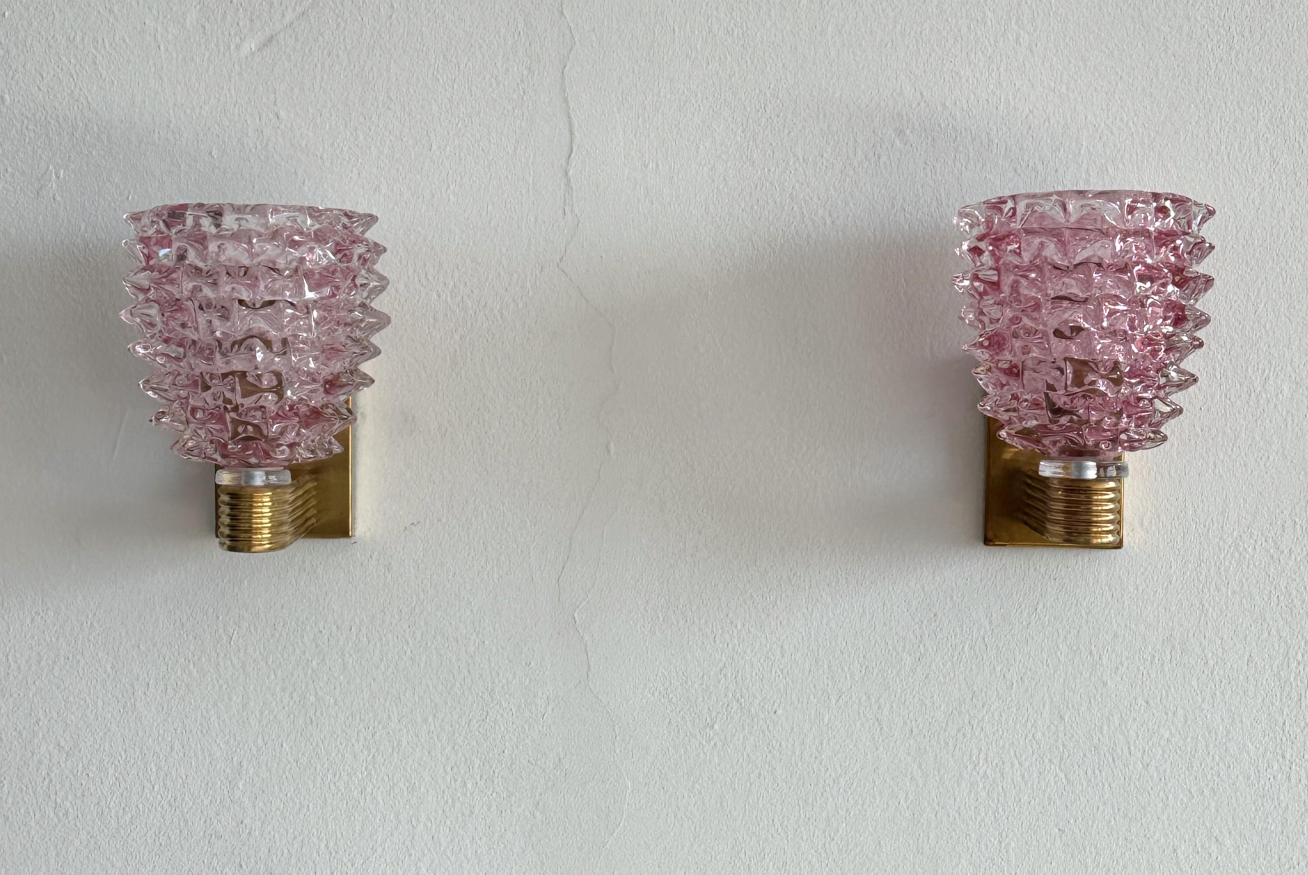 Apliques de pared de latón y cristal de Murano rostrato rosa, estilo Art Déco italiano, años 90 Hecho a mano