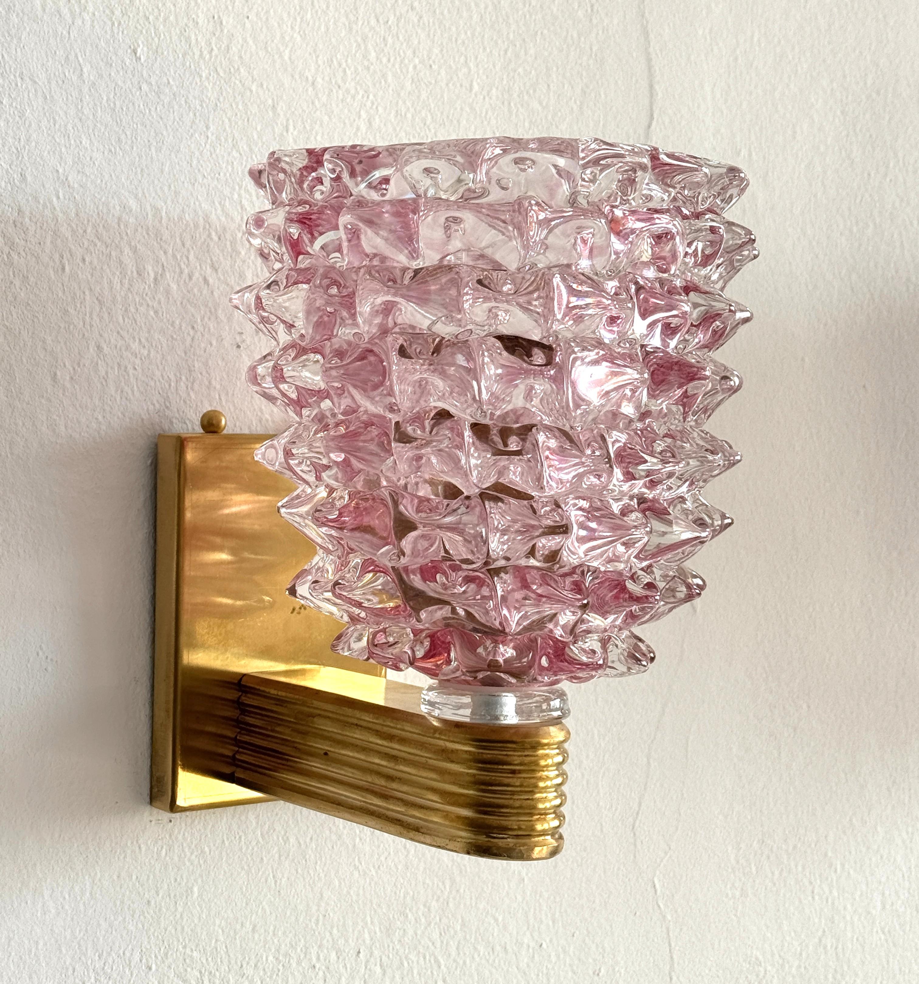 Apliques de pared de latón y cristal de Murano rostrato rosa, estilo Art Déco italiano, años 90 Latón