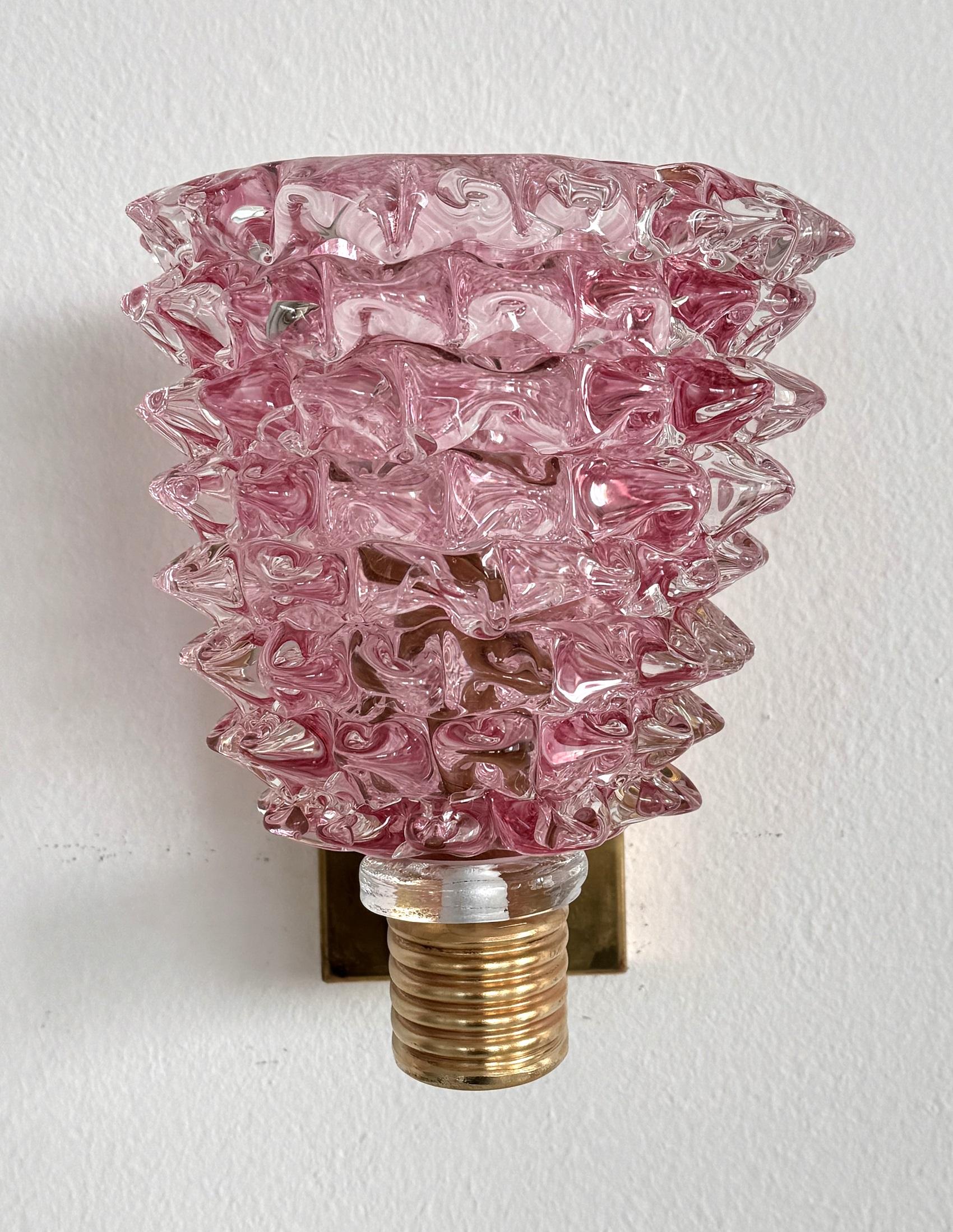 Appliques murales italiennes de style Art déco en laiton et verre de Murano rose Rostrato, années 1990 3
