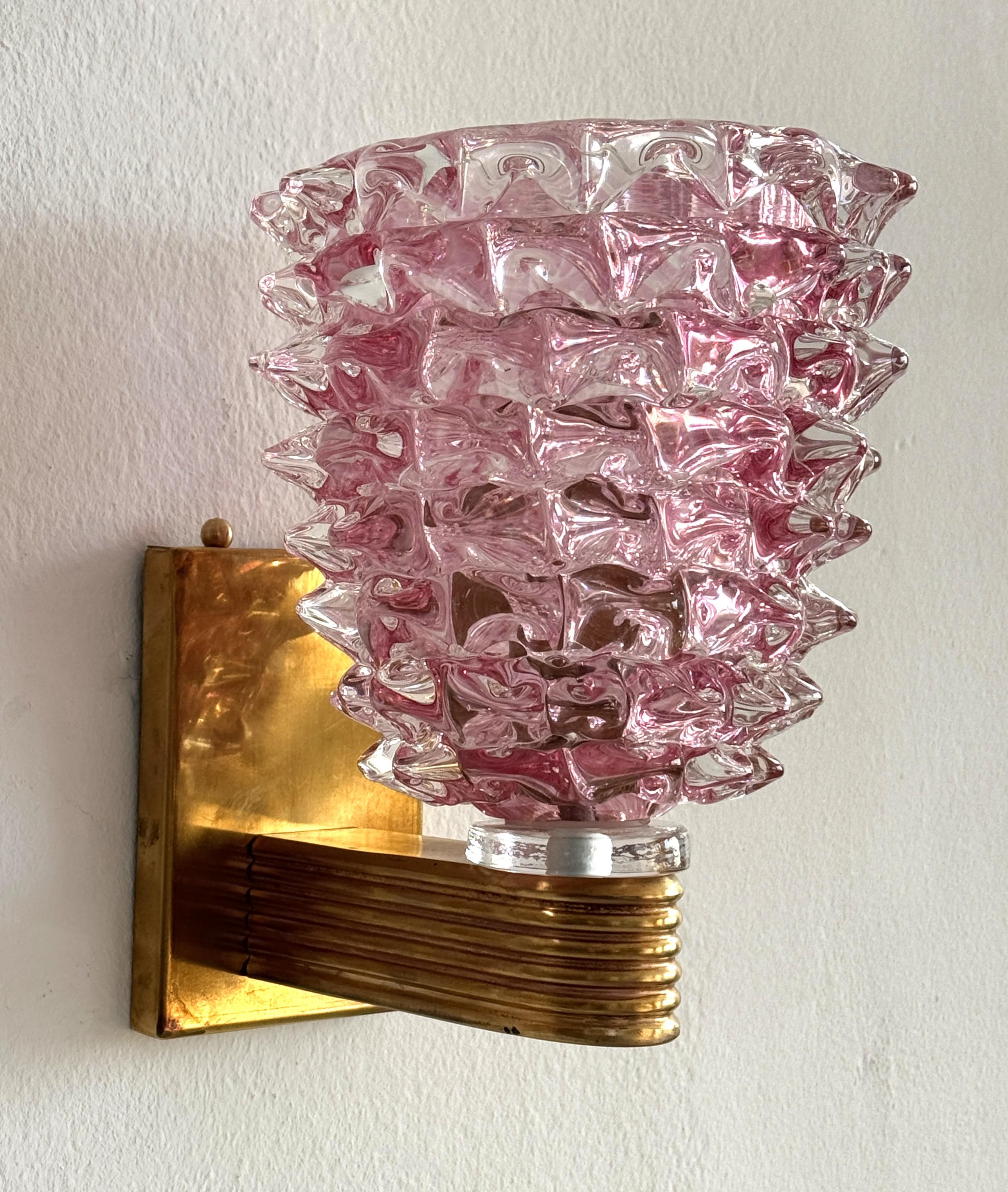 Apliques de pared de latón y cristal de Murano rostrato rosa, estilo Art Déco italiano, años 90 1