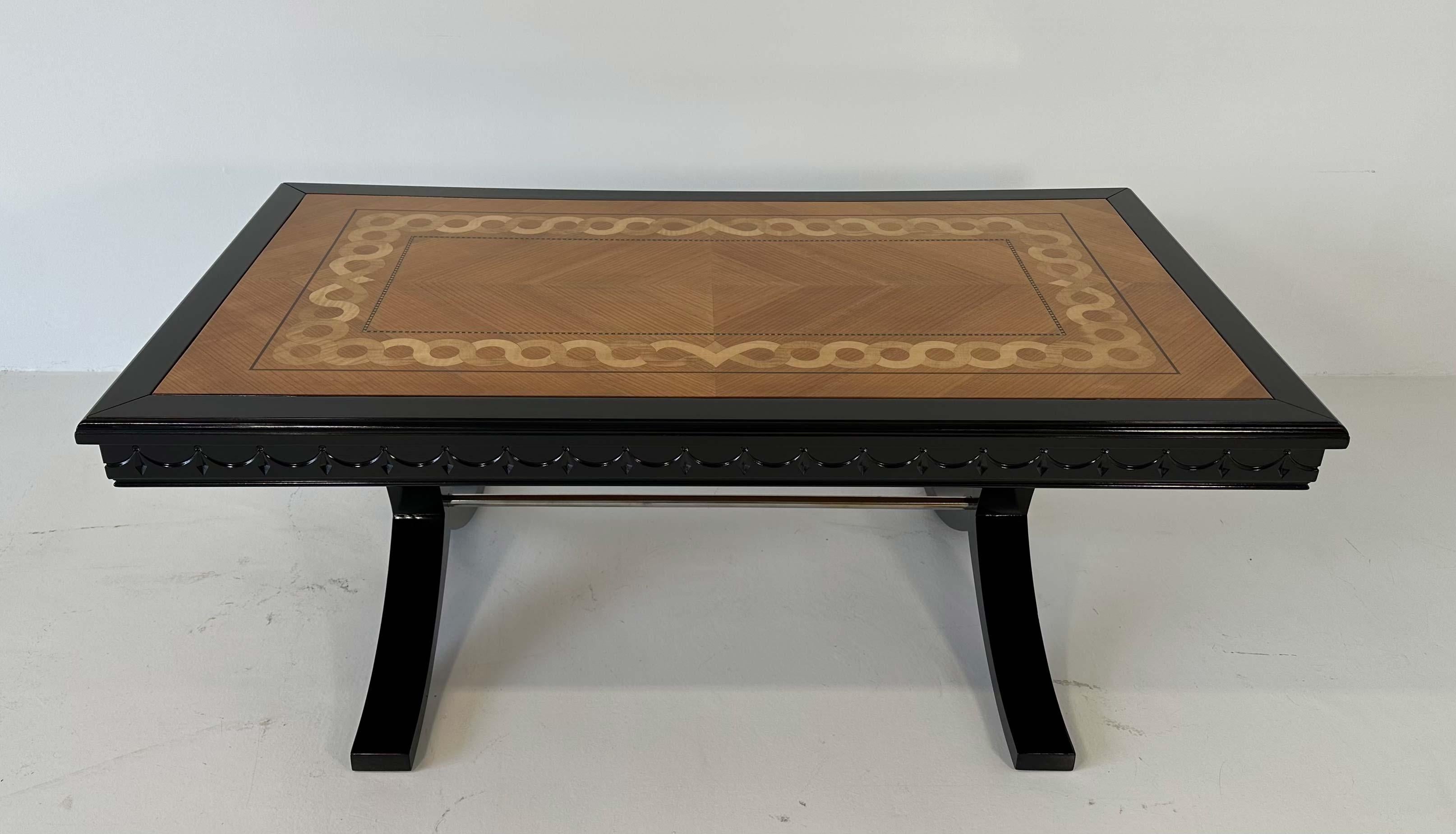 Italienischer Couchtisch im Art-déco-Stil aus Ahorn- und Eschenholz mit Intarsien, 1980er Jahre (Ebonisiert) im Angebot