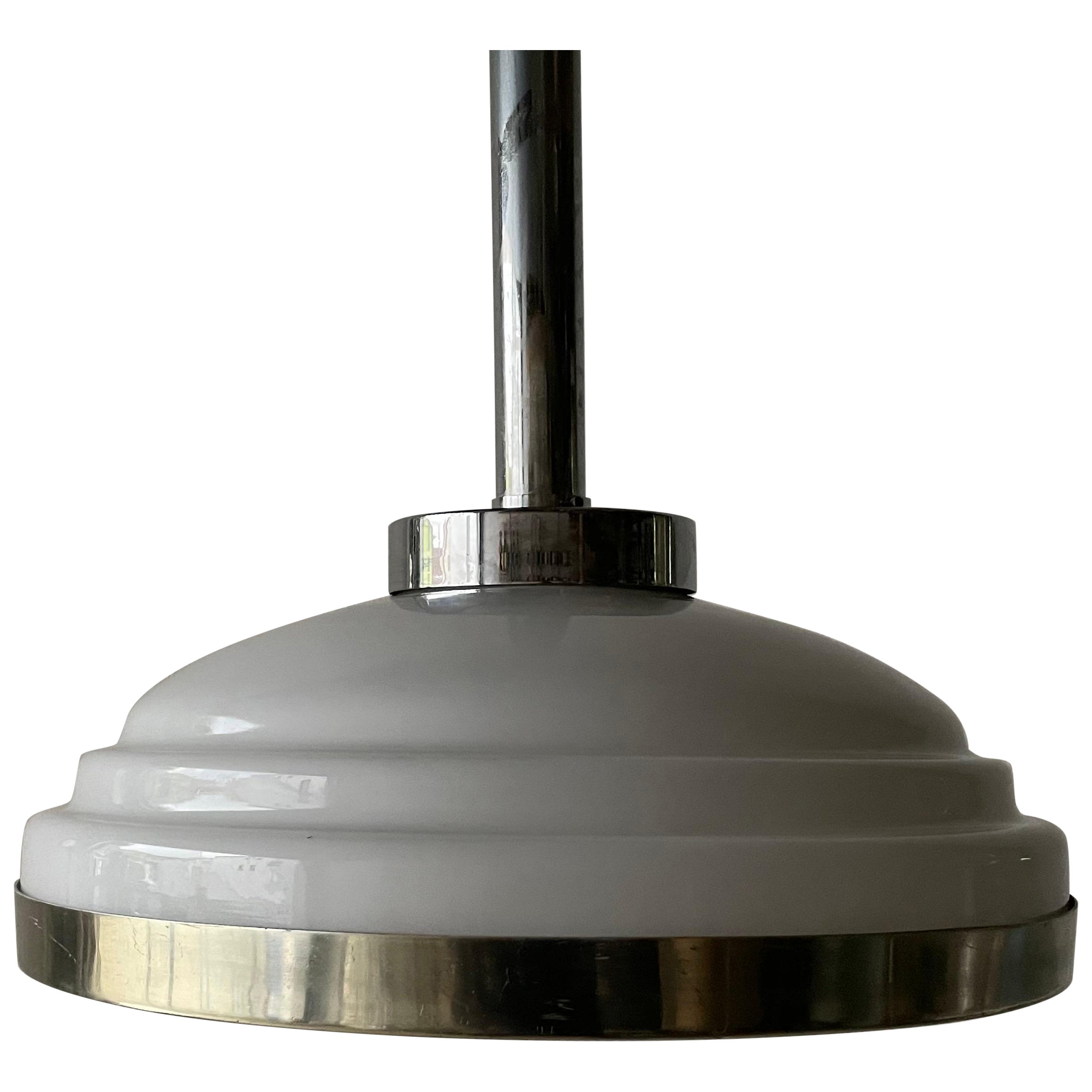 Lampada da soffitto in vetro opalino e cromo in stile Art Déco italiano, anni 
50, Italia in vendita