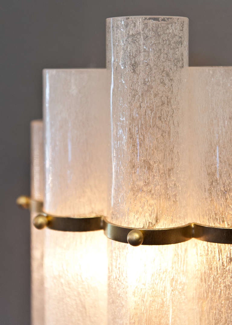 Laiton Paire d'appliques italiennes de style Art Déco en verre de Murano et laiton en vente