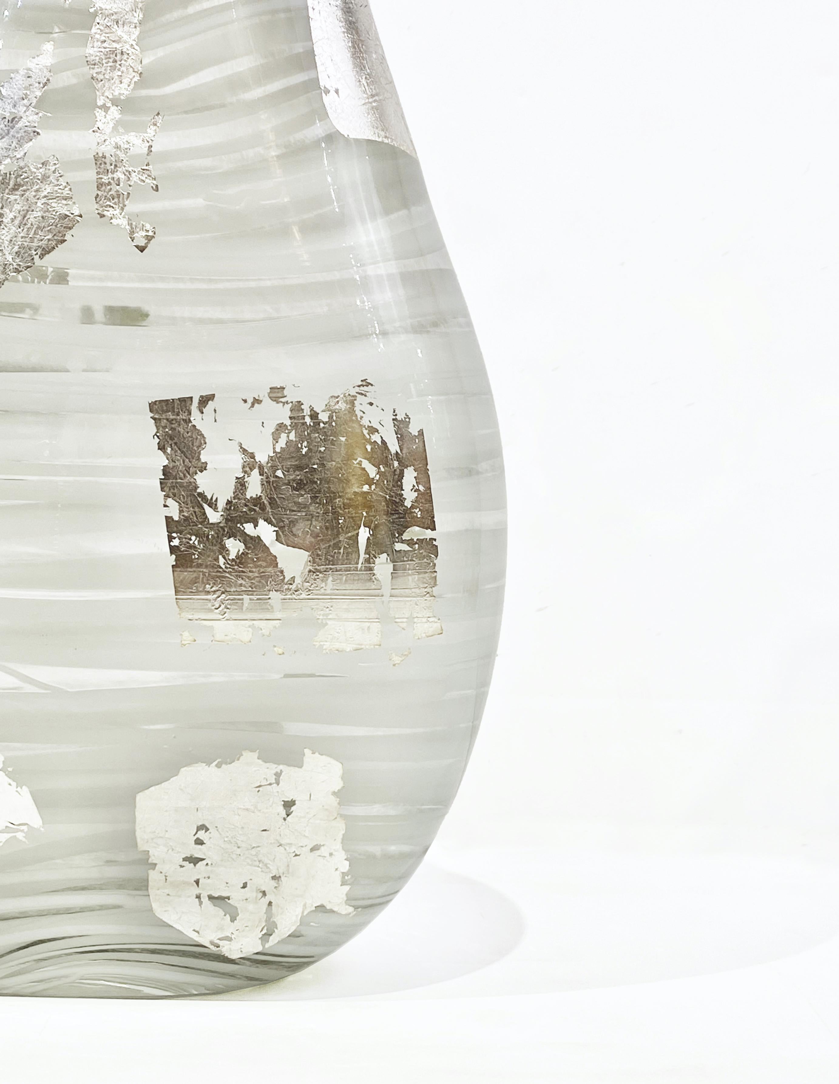 Vase sculpté en verre de Murano blanc et transparent de style Art déco italien en vente 4