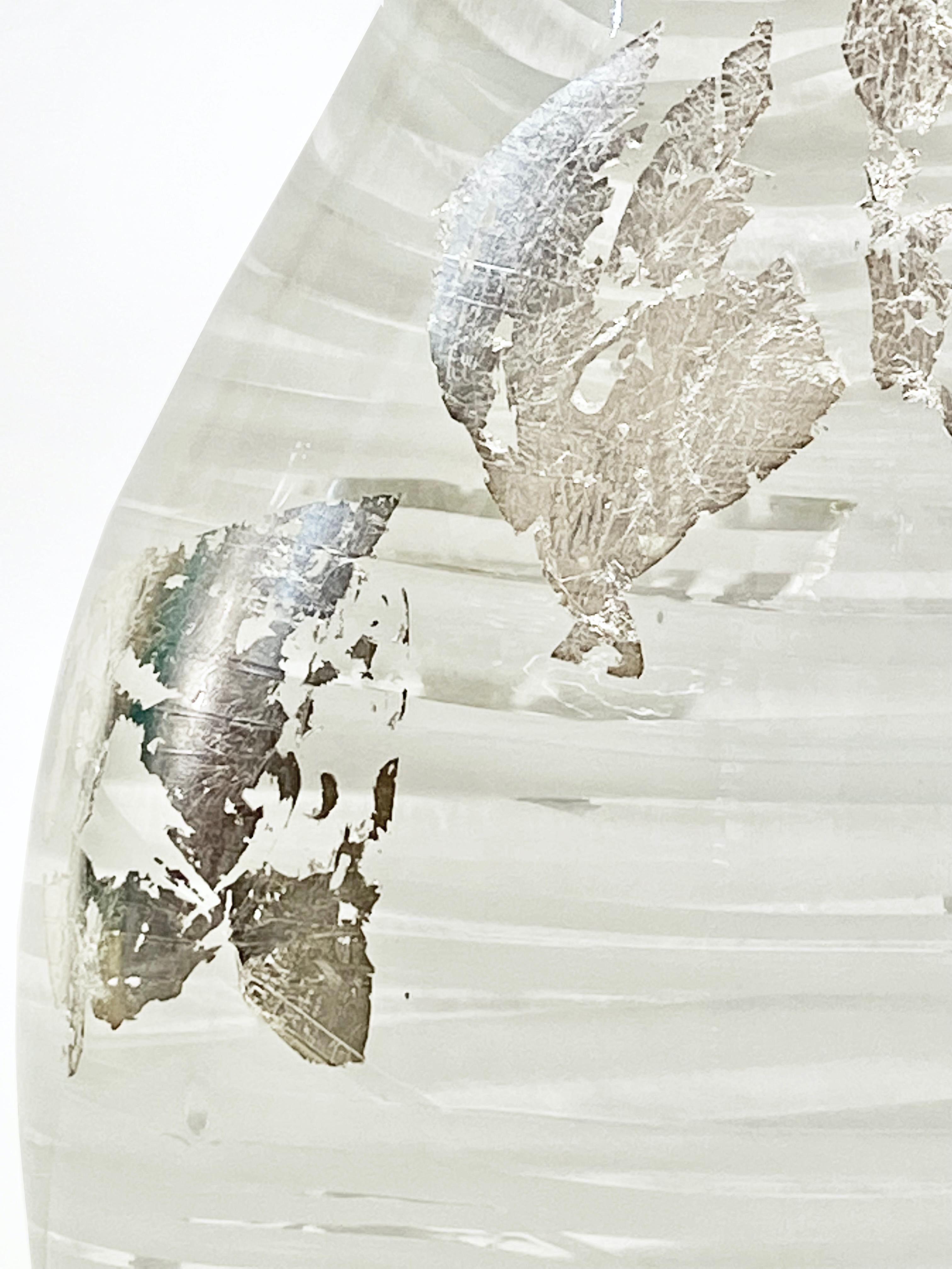 Vase sculpté en verre de Murano blanc et transparent de style Art déco italien en vente 6