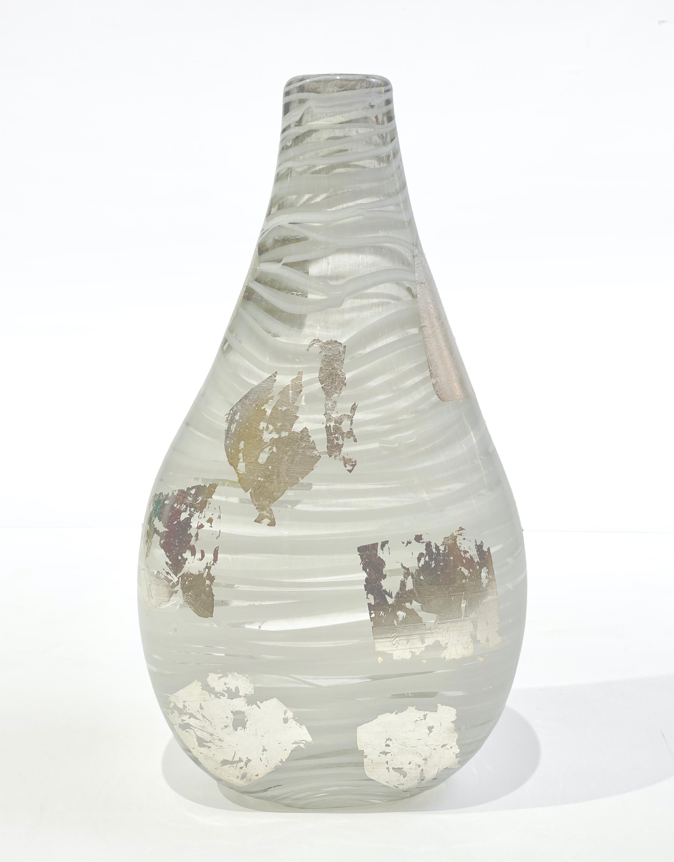 Vase sculpté en verre de Murano blanc et transparent de style Art déco italien en vente 9