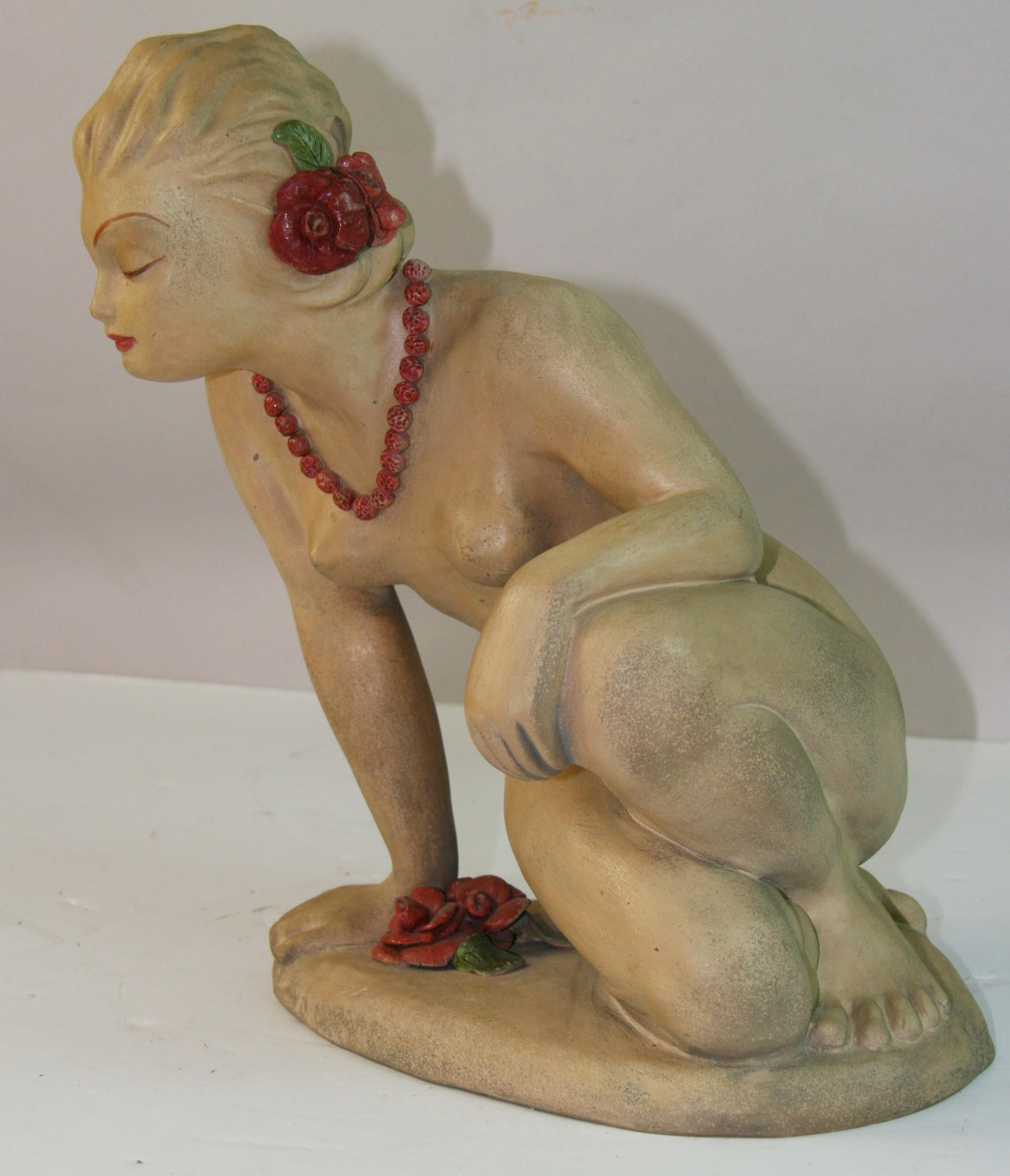 Italienische Terrakotta-Skulptur einer nackten Frau im Art déco-Stil mit roter Blume im Art déco-Stil, 1945 im Angebot 1