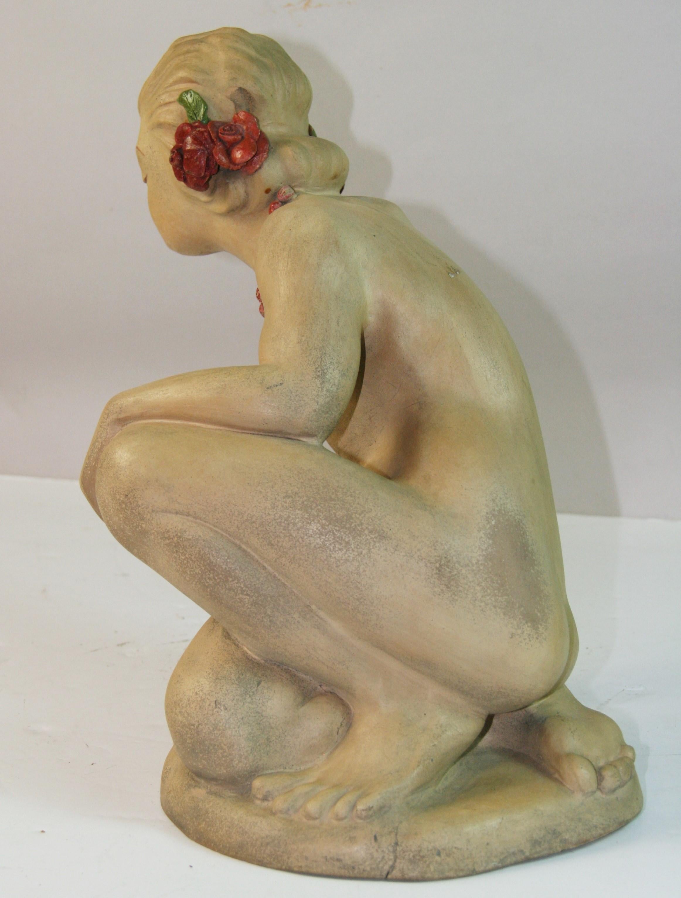 Italienische Terrakotta-Skulptur einer nackten Frau im Art déco-Stil mit roter Blume im Art déco-Stil, 1945 im Angebot 2