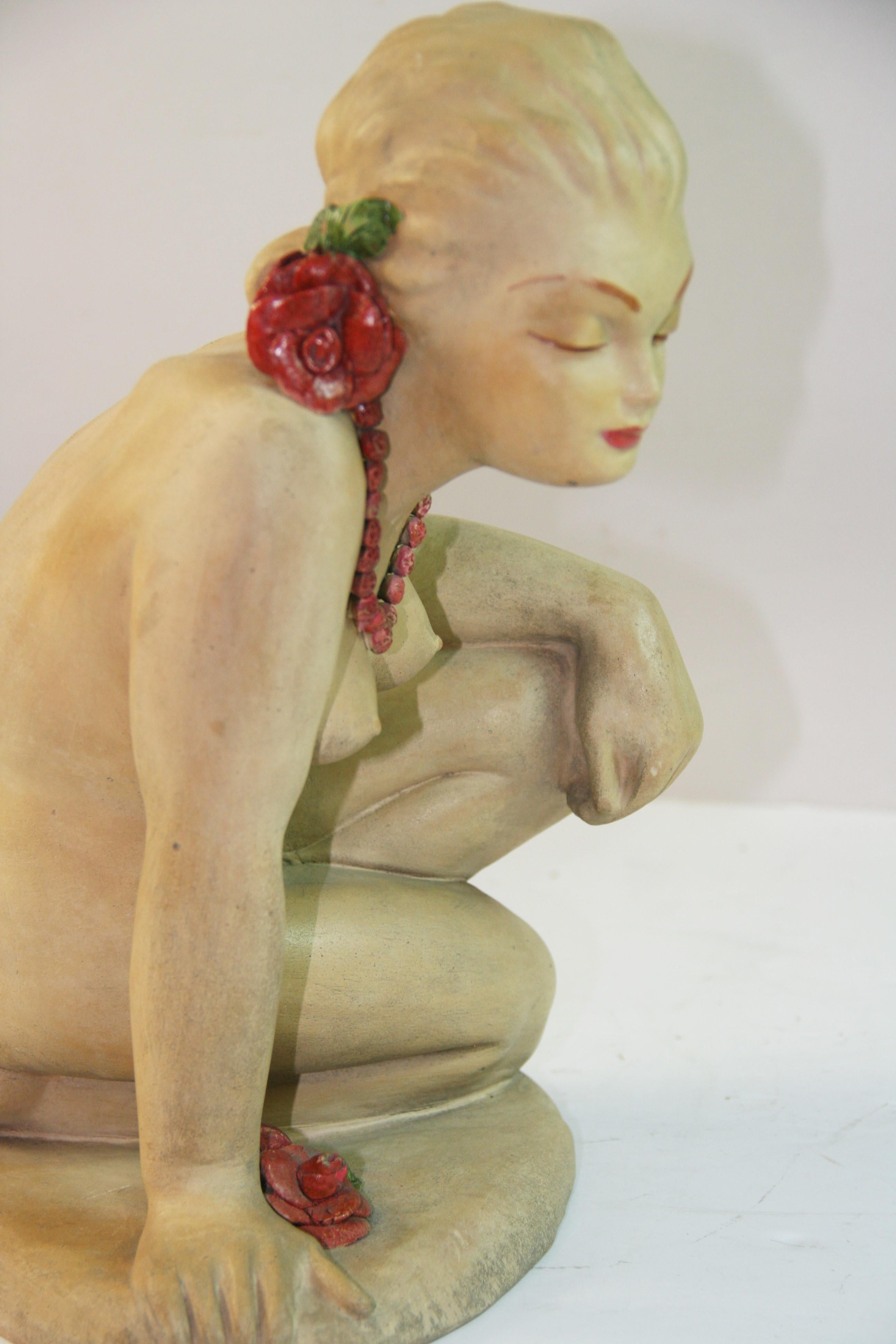 Italienische Terrakotta-Skulptur einer nackten Frau im Art déco-Stil mit roter Blume im Art déco-Stil, 1945 im Angebot 4