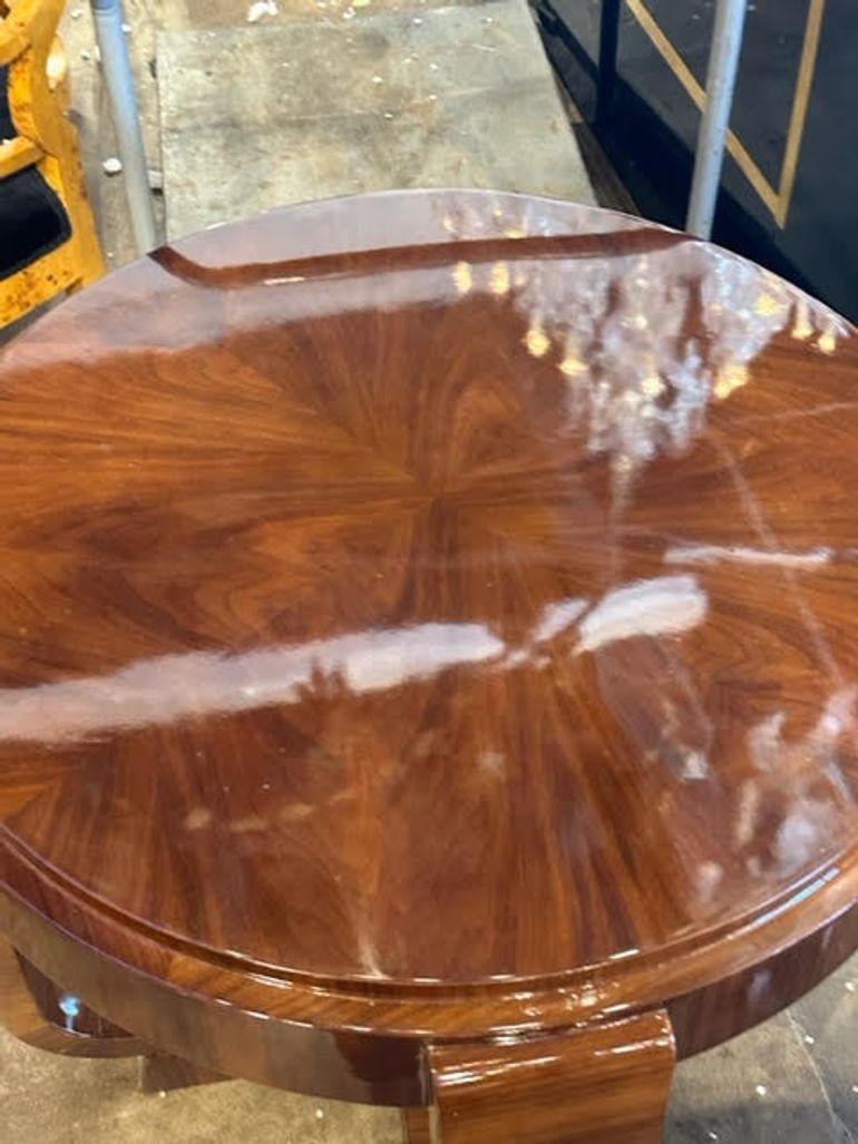 Italienische Beistelltische aus Nussbaumholz im Art déco-Stil (Europäisch) im Angebot