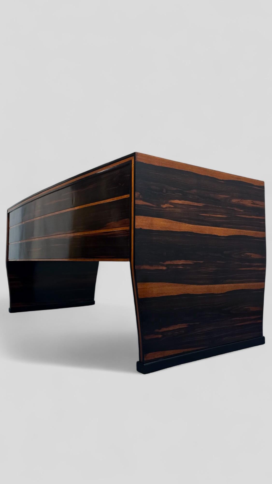 Italian Art Deco Table Desk , Ebony Makassar attributed to Osvaldo Borsani, 1940 For Sale 4