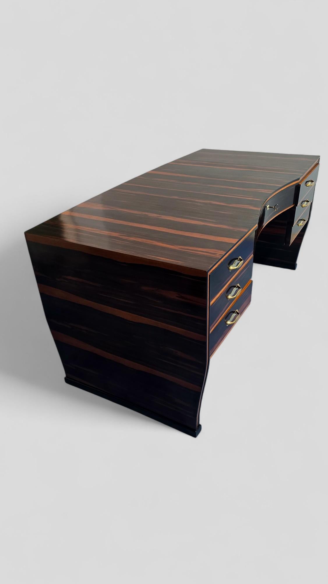 Italian Art Deco Table Desk , Ebony Makassar attributed to Osvaldo Borsani, 1940 For Sale 5