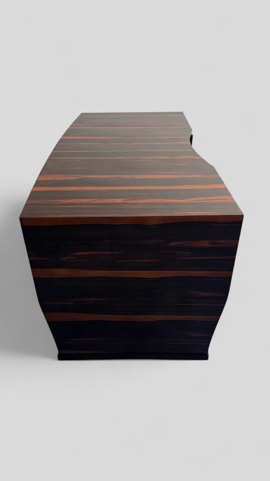 Italian Art Deco Table Desk , Ebony Makassar attributed to Osvaldo Borsani, 1940 For Sale 6