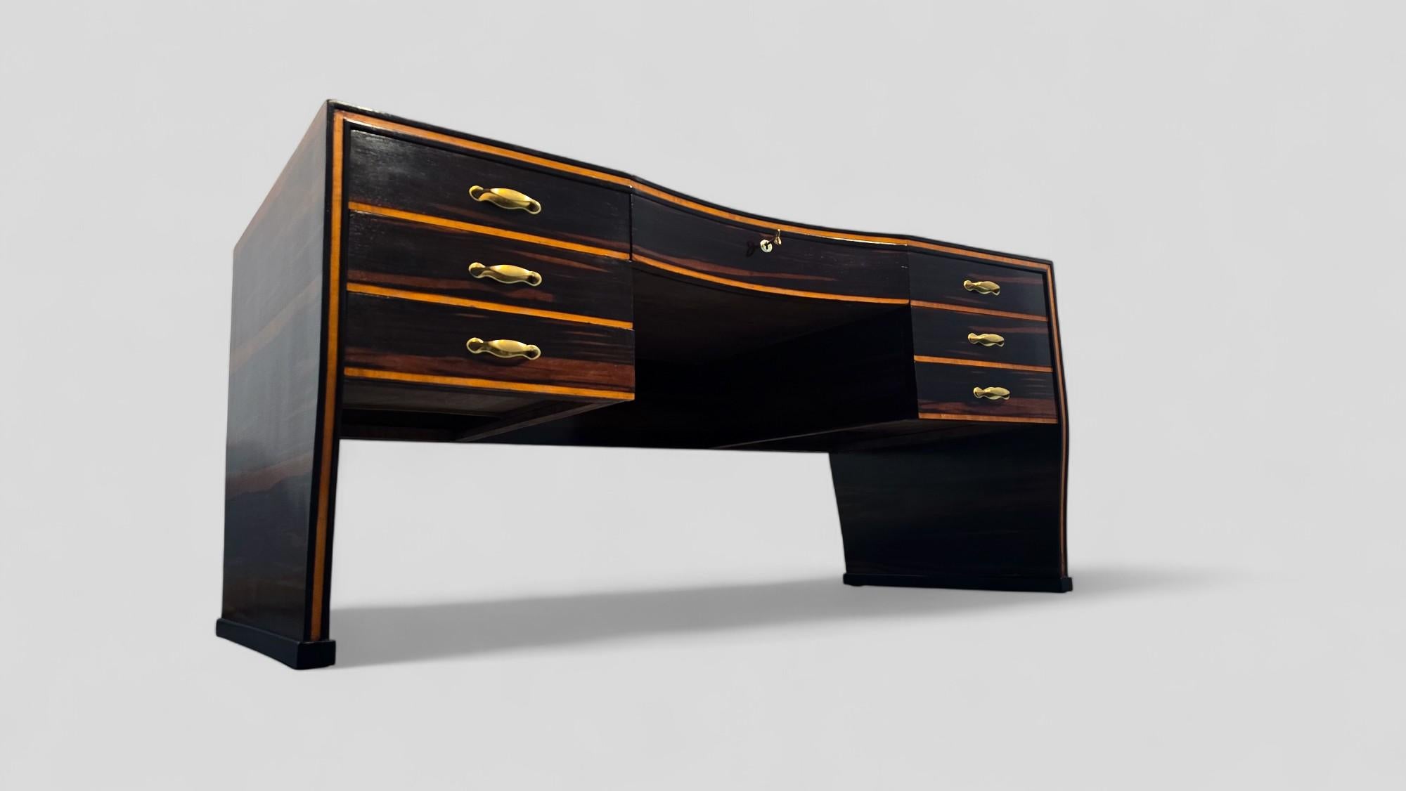 Italian Art Deco Table Desk , Ebony Makassar attributed to Osvaldo Borsani, 1940 For Sale 7