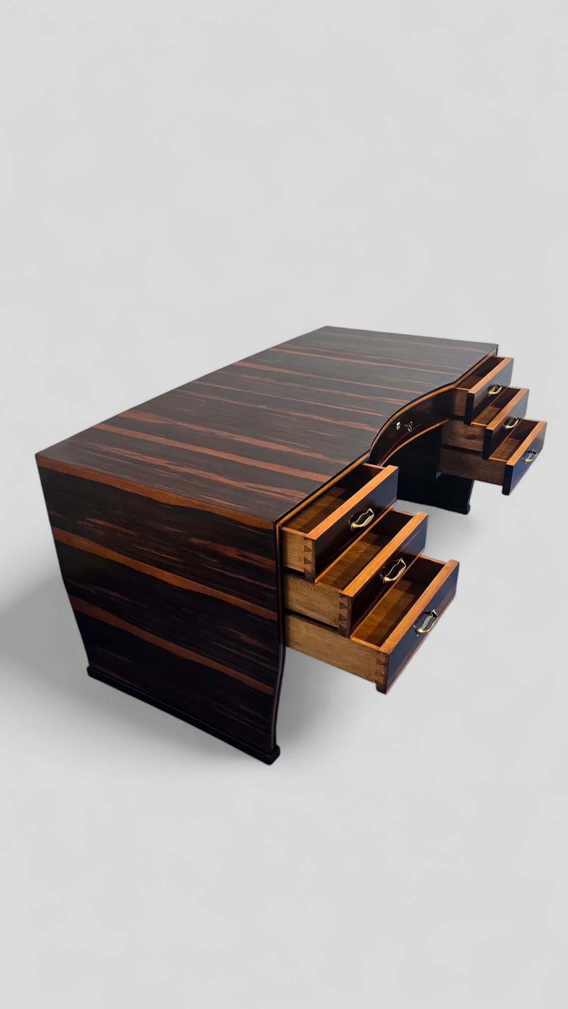 Italian Art Deco Table Desk , Ebony Makassar attributed to Osvaldo Borsani, 1940 For Sale 8