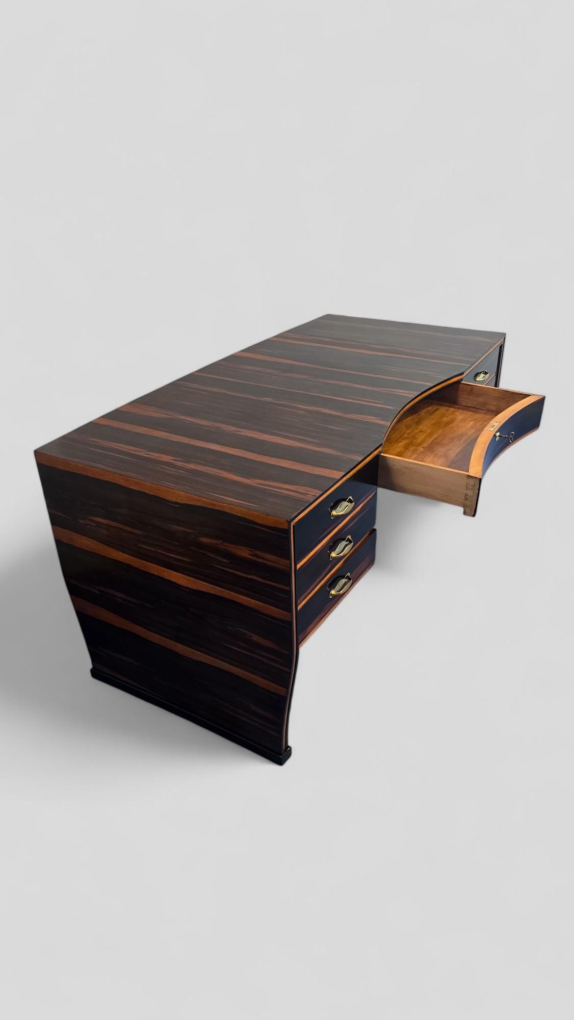 Italian Art Deco Table Desk , Ebony Makassar attributed to Osvaldo Borsani, 1940 For Sale 9
