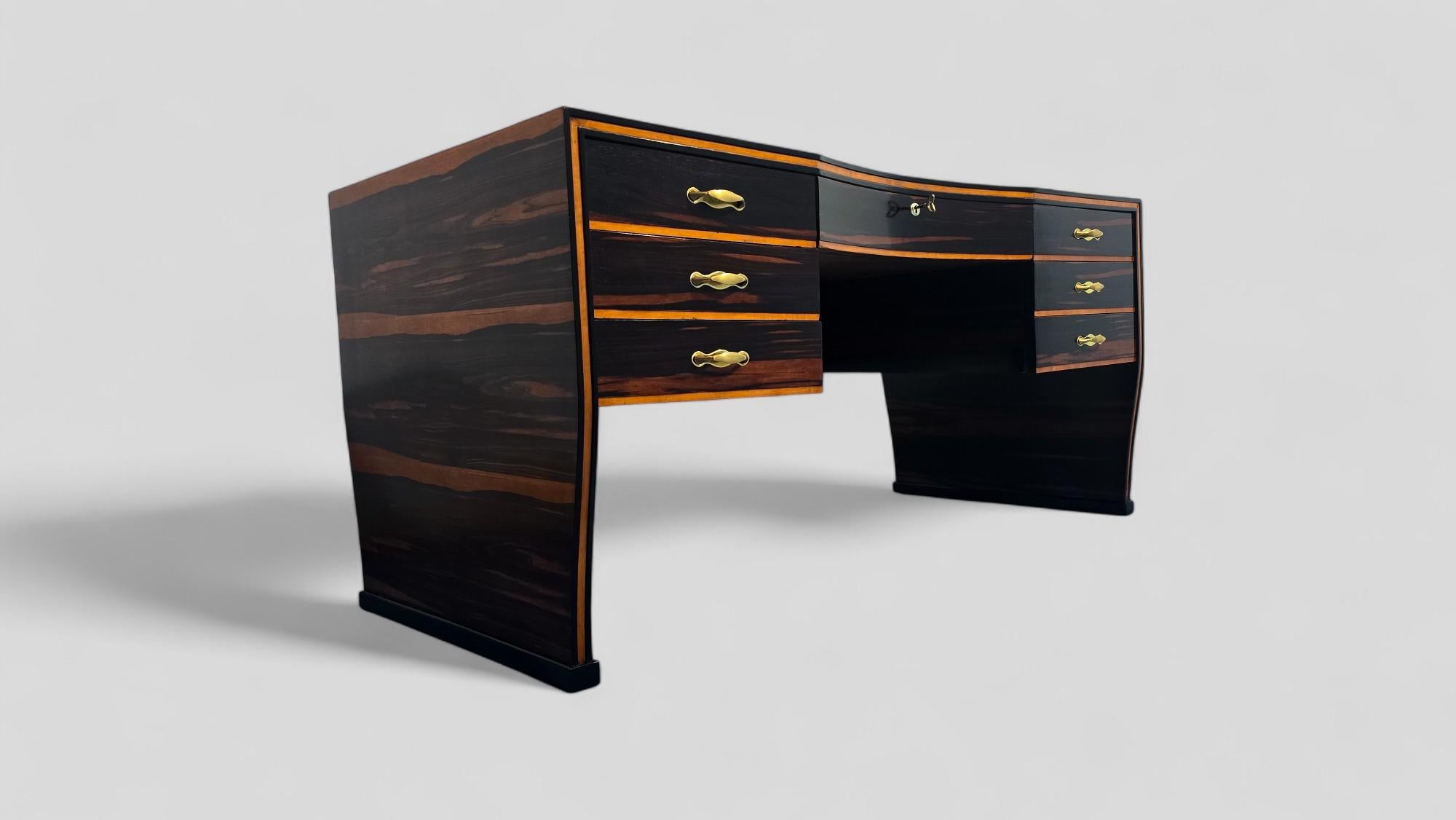 Italian Art Deco Table Desk , Ebony Makassar attributed to Osvaldo Borsani, 1940 In Good Condition For Sale In Traversetolo, IT