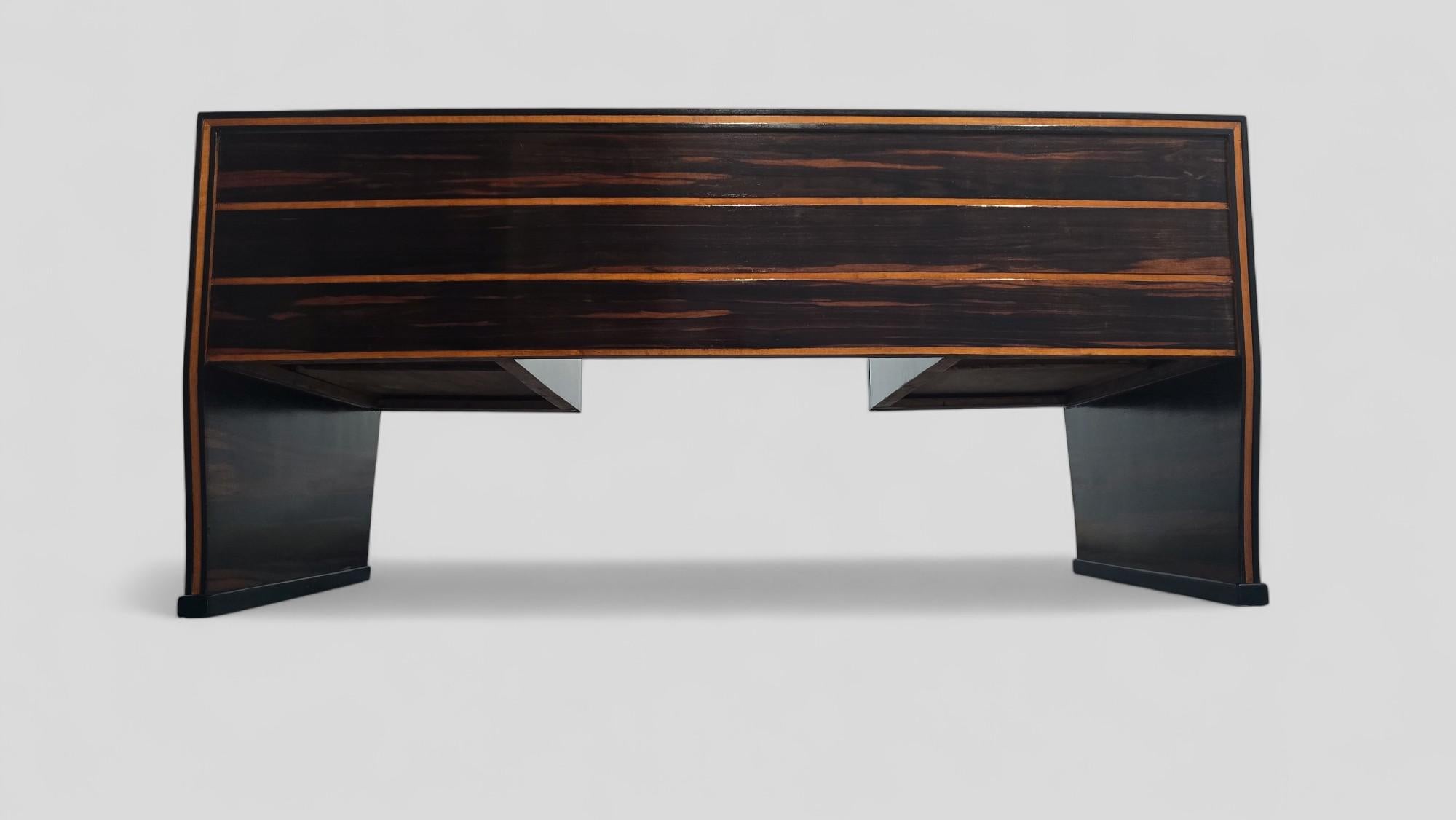 Mid-20th Century Italian Art Deco Table Desk , Ebony Makassar attributed to Osvaldo Borsani, 1940 For Sale