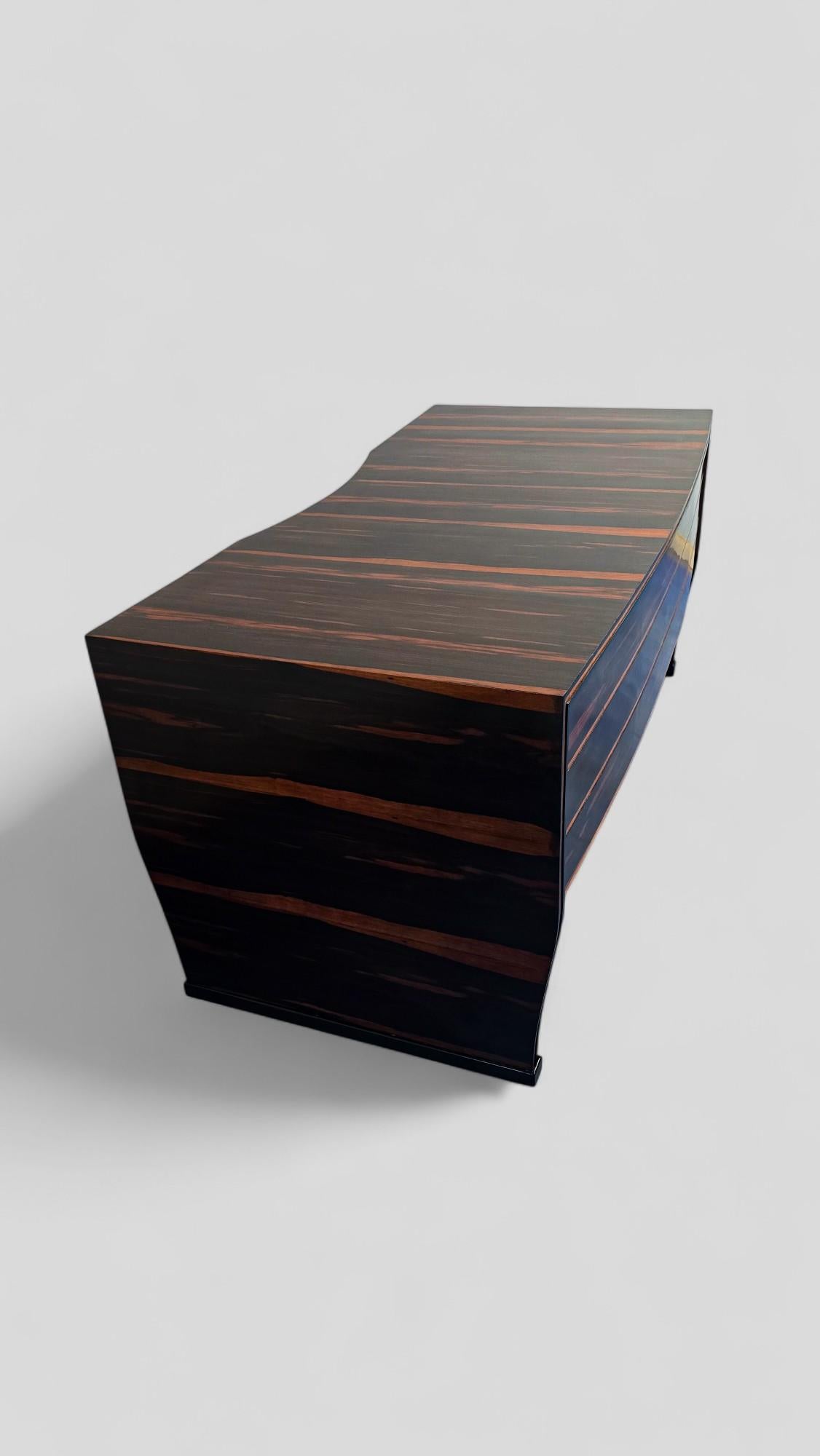 Italian Art Deco Table Desk , Ebony Makassar attributed to Osvaldo Borsani, 1940 For Sale 1