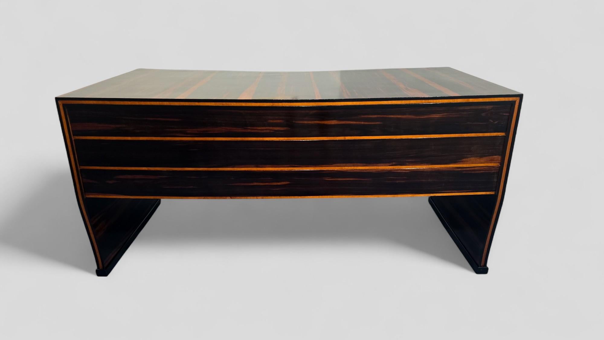 Italian Art Deco Table Desk , Ebony Makassar attributed to Osvaldo Borsani, 1940 For Sale 3