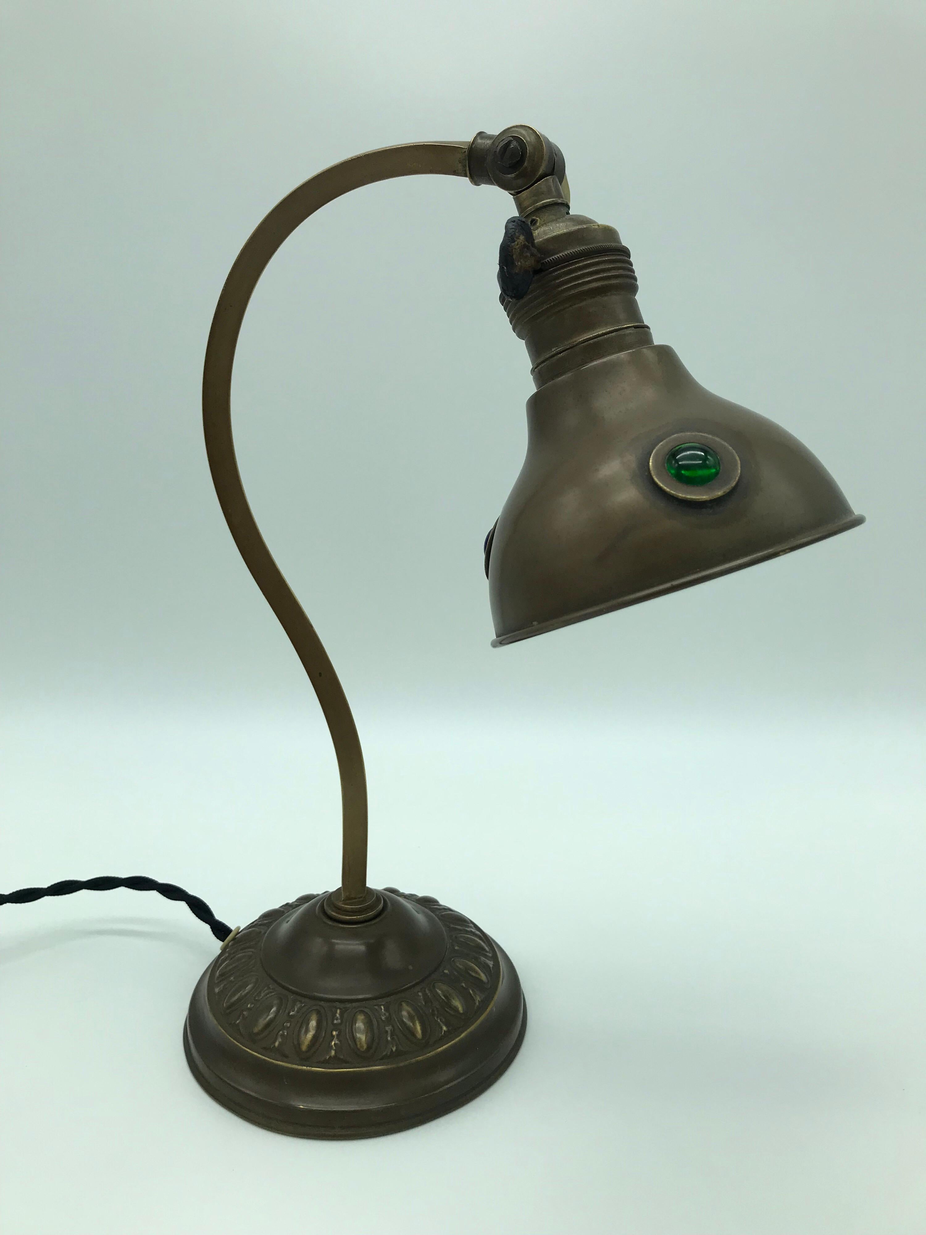 Adorable Art Deco table lamp in copper with inlaid red blue and green glass beads in the shade.
Such a delicately designed table lamp in original condition and with new wiring.
Lovely patina to the copper surface.
One repair to the on/off switch