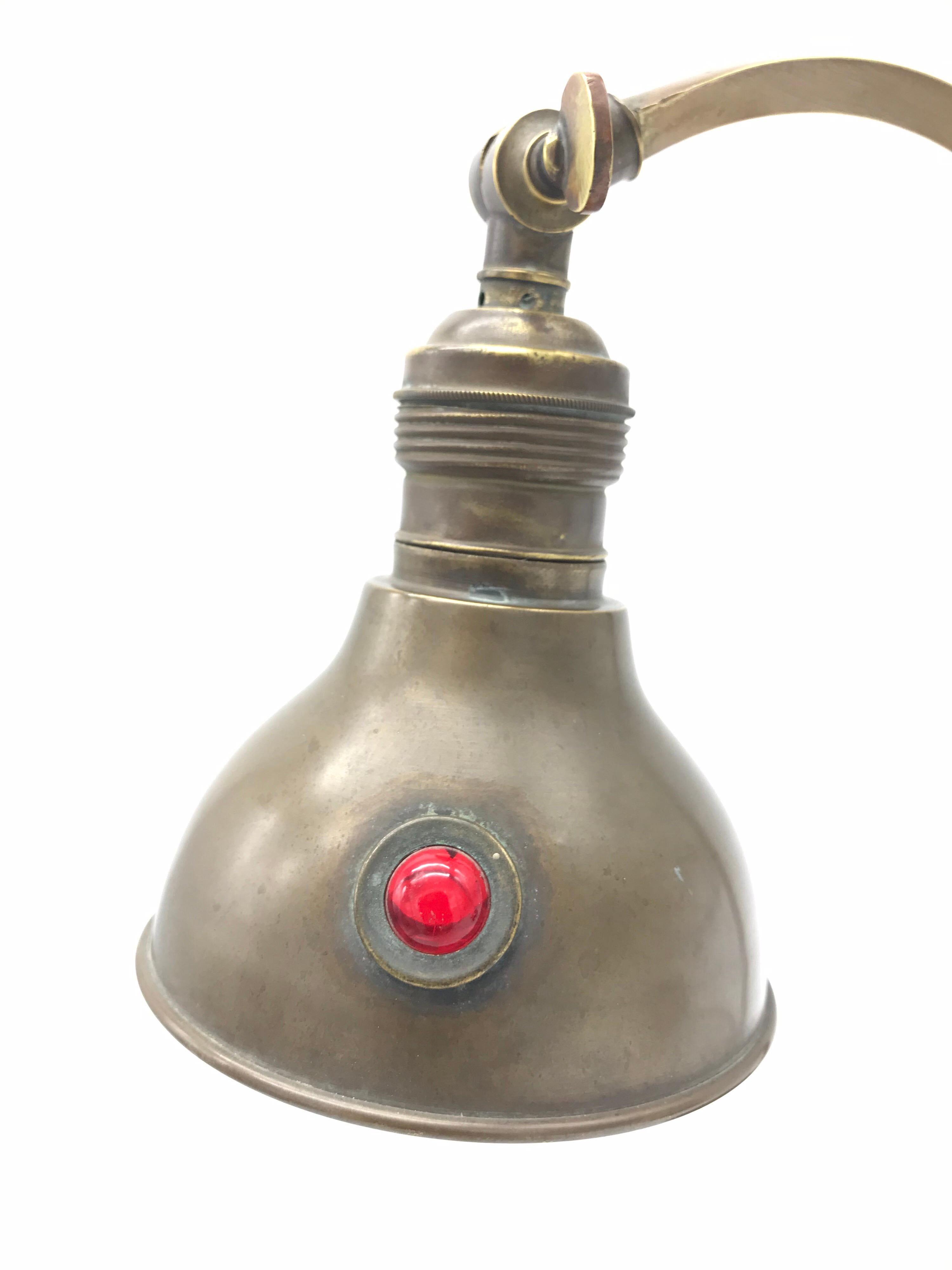 Italienische Art-Déco-Tischlampe aus den 1930er Jahren aus Kupfer mit Glasperlen (Handgefertigt) im Angebot