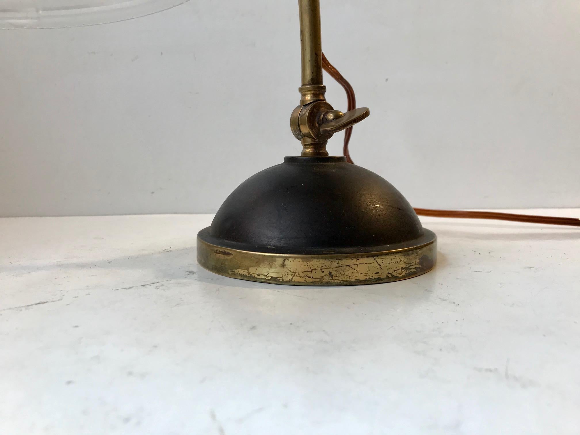 Lampada da tavolo Art Deco italiana in ottone e vetro, anni '30 in vendita 2