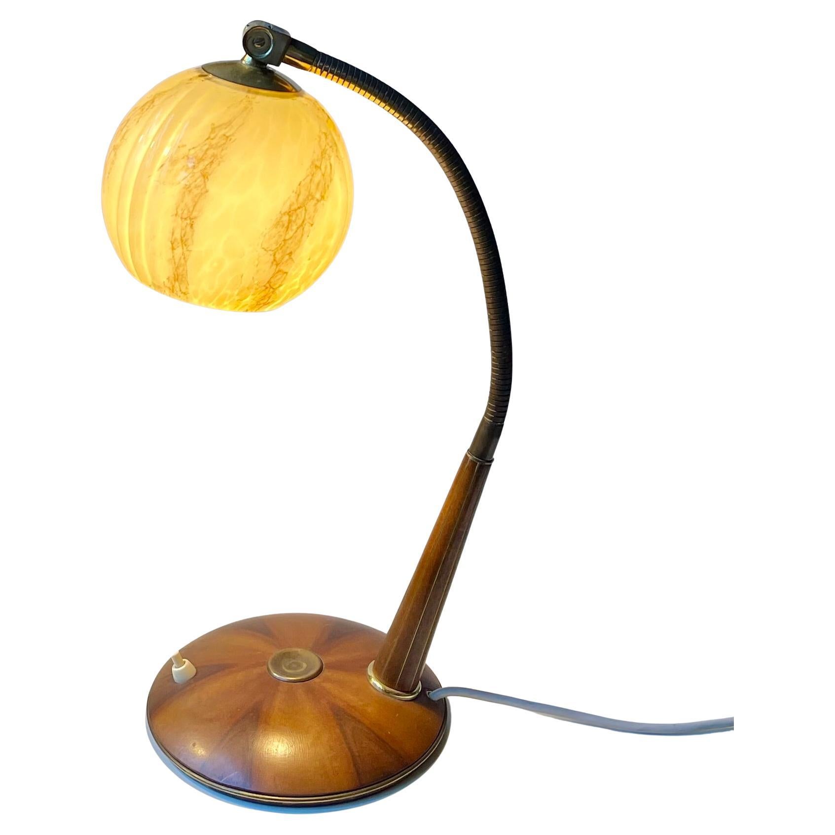 Lampada da tavolo Art Deco italiana in ottone, noce e vetro marmorizzato, anni '30