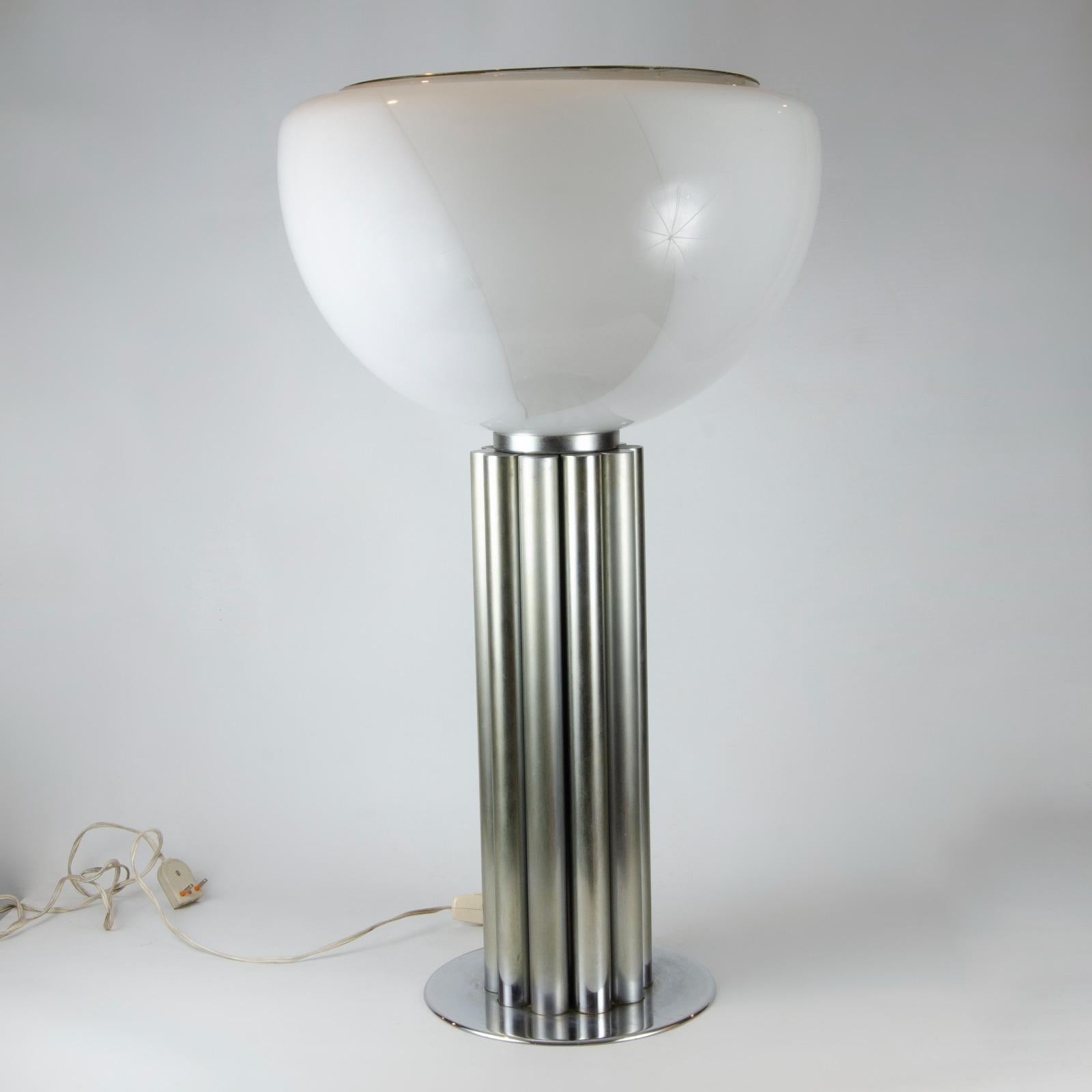 Italian Art Deco table lamp, personalized Torchiere
Beautiful brass and glass lamp, very well made with fitted brass pieces and a high quality glass lid with an opening at the top of the glass, which will allow any bulb power to be used, it has a