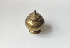 Barattolo da tè in stile Art Déco italiano, in ottone martellato a mano e goffrato