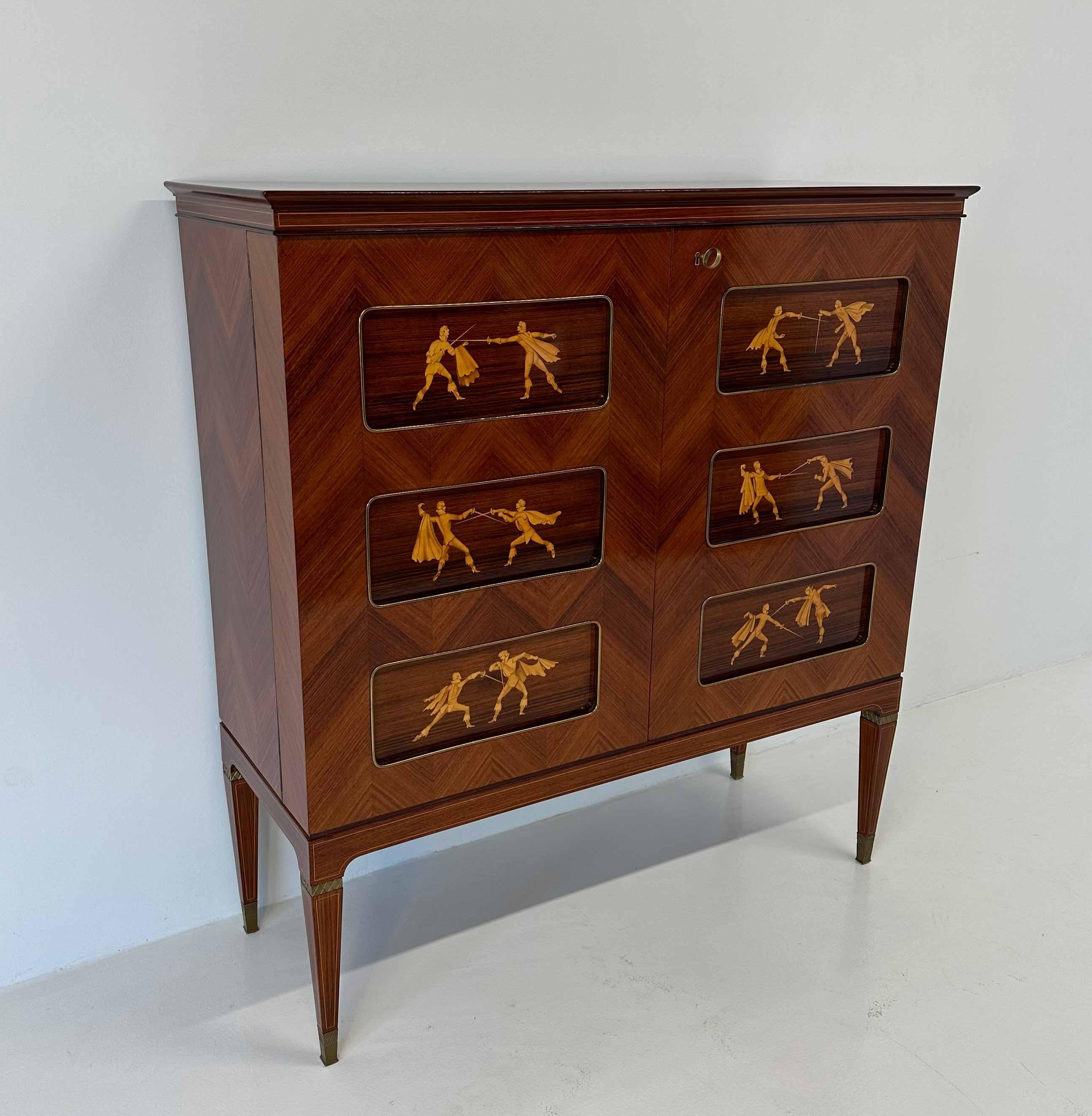 Laiton Meuble de bar italien Art déco en teck et incrustations par Paolo Buffa, années 1950 en vente