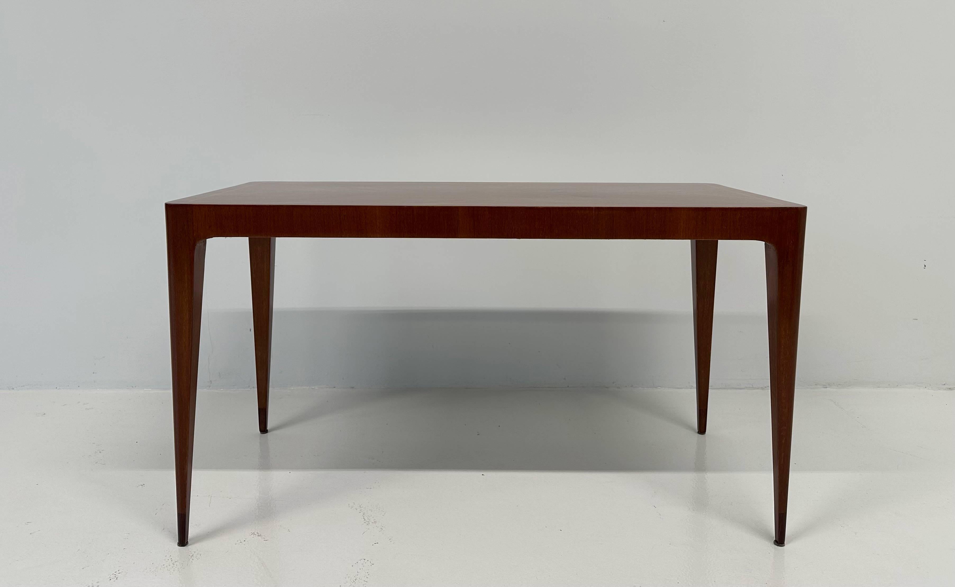 This Art Deco coffee table was produced in Italy in the 1950s by Paolo Buffa. It is completely made of Teak wood, with a fine maple line decoration on the top. 
We also have available the matching Paolo Buffa's bar cabinet, as we bought them in the