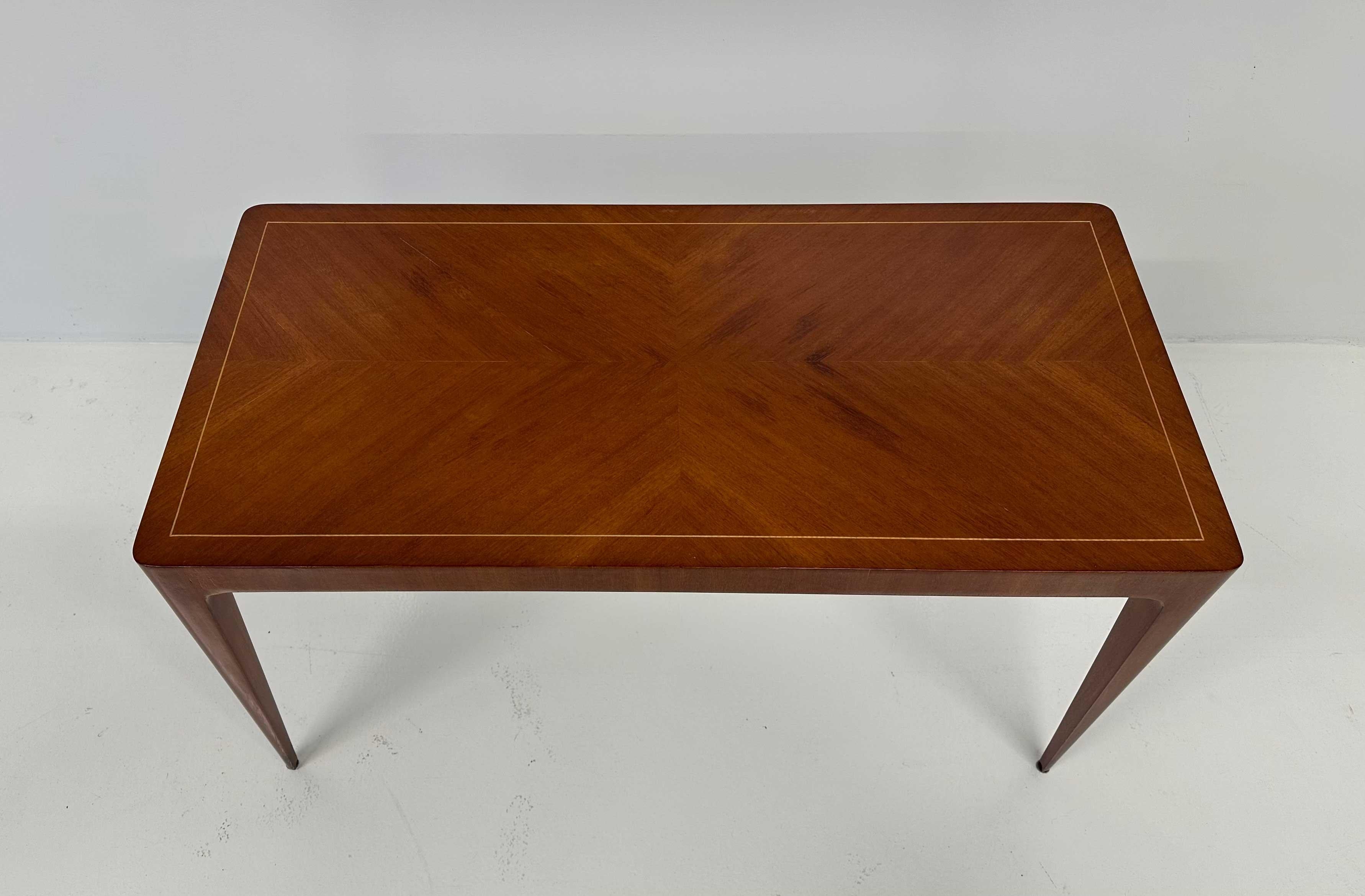 Tavolino Art Deco italiano in teak e acero di Paolo Buffa , anni '50 In condizioni buone in vendita a Meda, MB