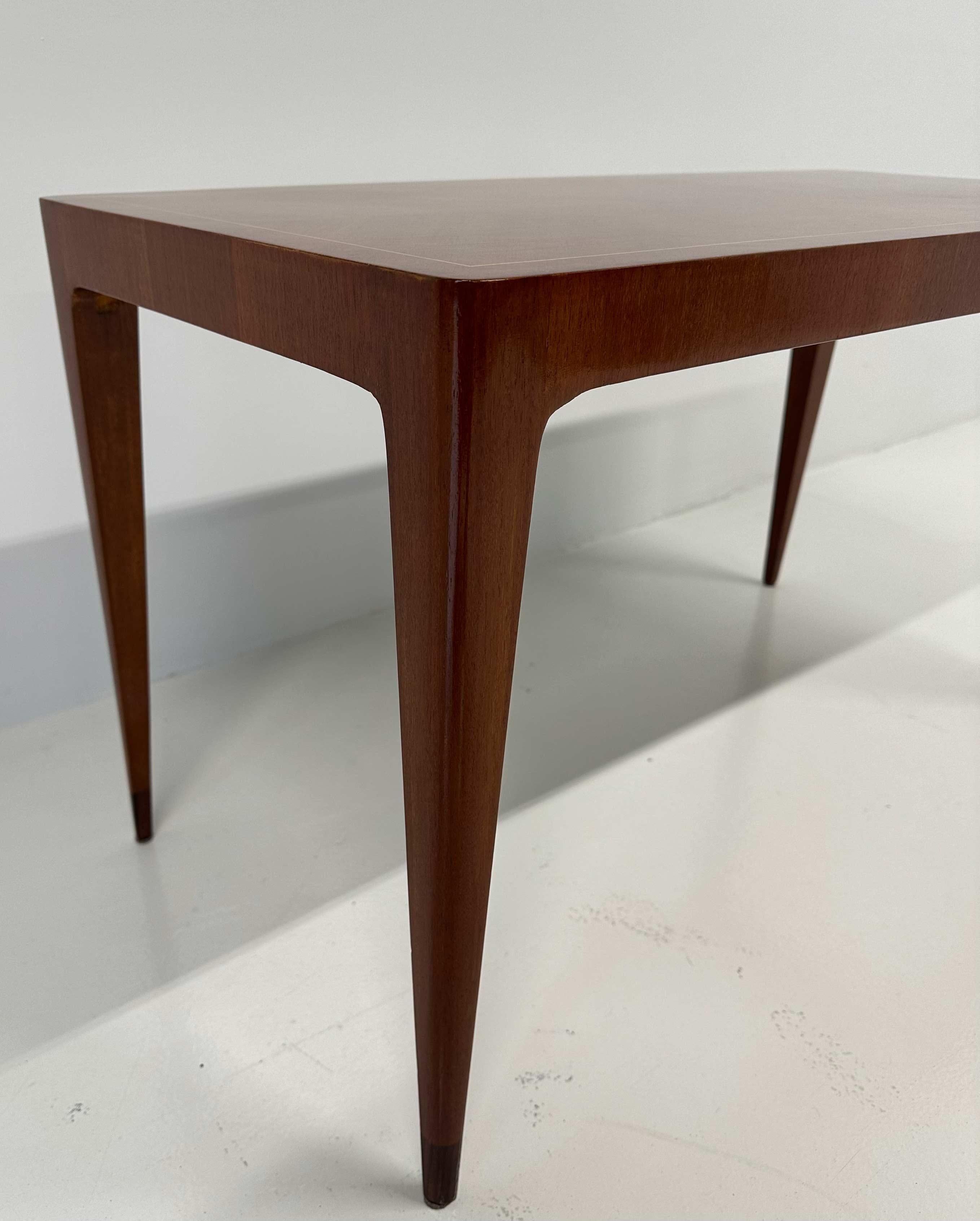 Metà XX secolo Tavolino Art Deco italiano in teak e acero di Paolo Buffa , anni '50 in vendita