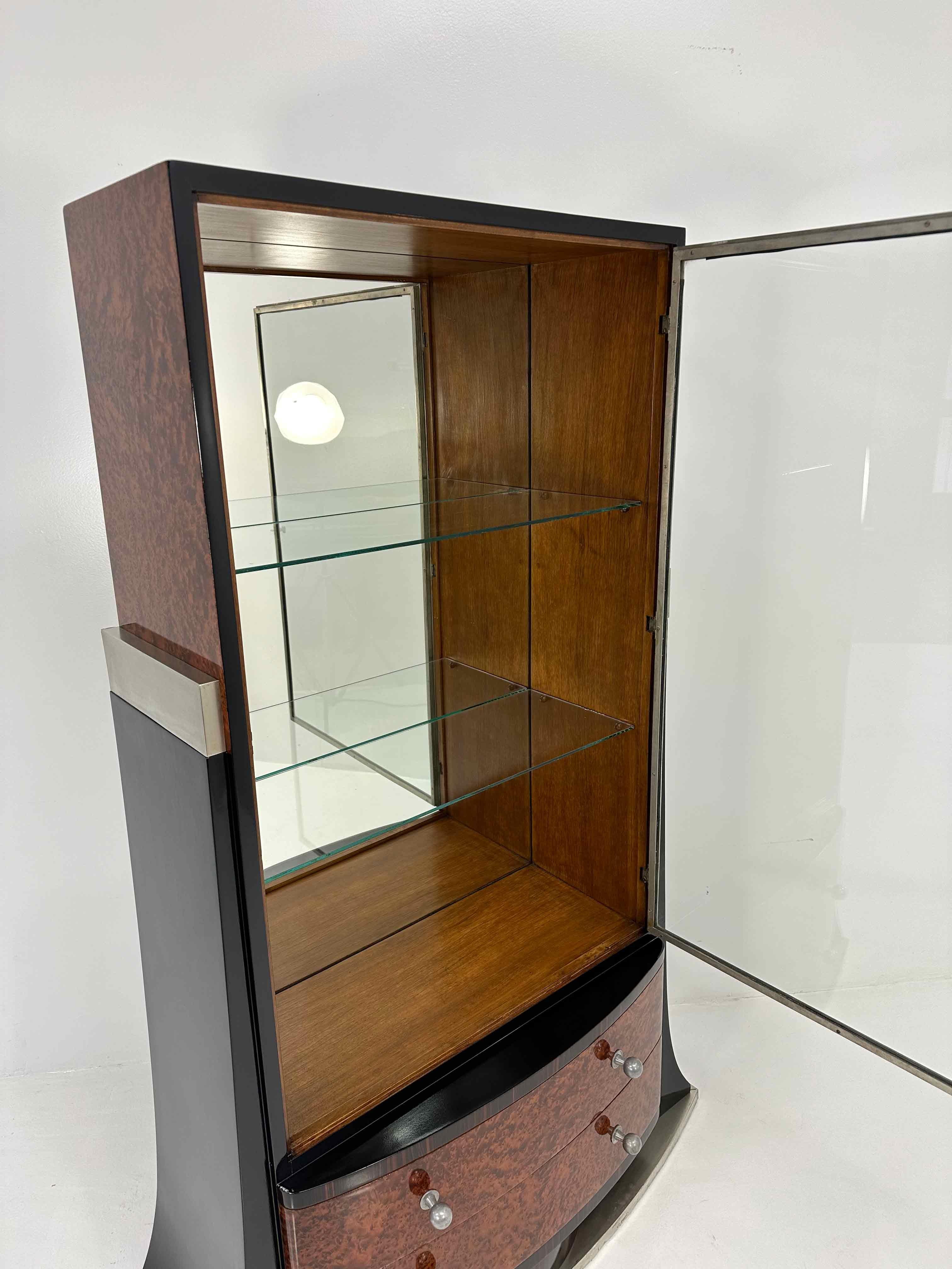 Italian Art Deco Thuja, Macassar Ebony, Glass, Mirrors and Metal Vitrine, 1935 For Sale 2