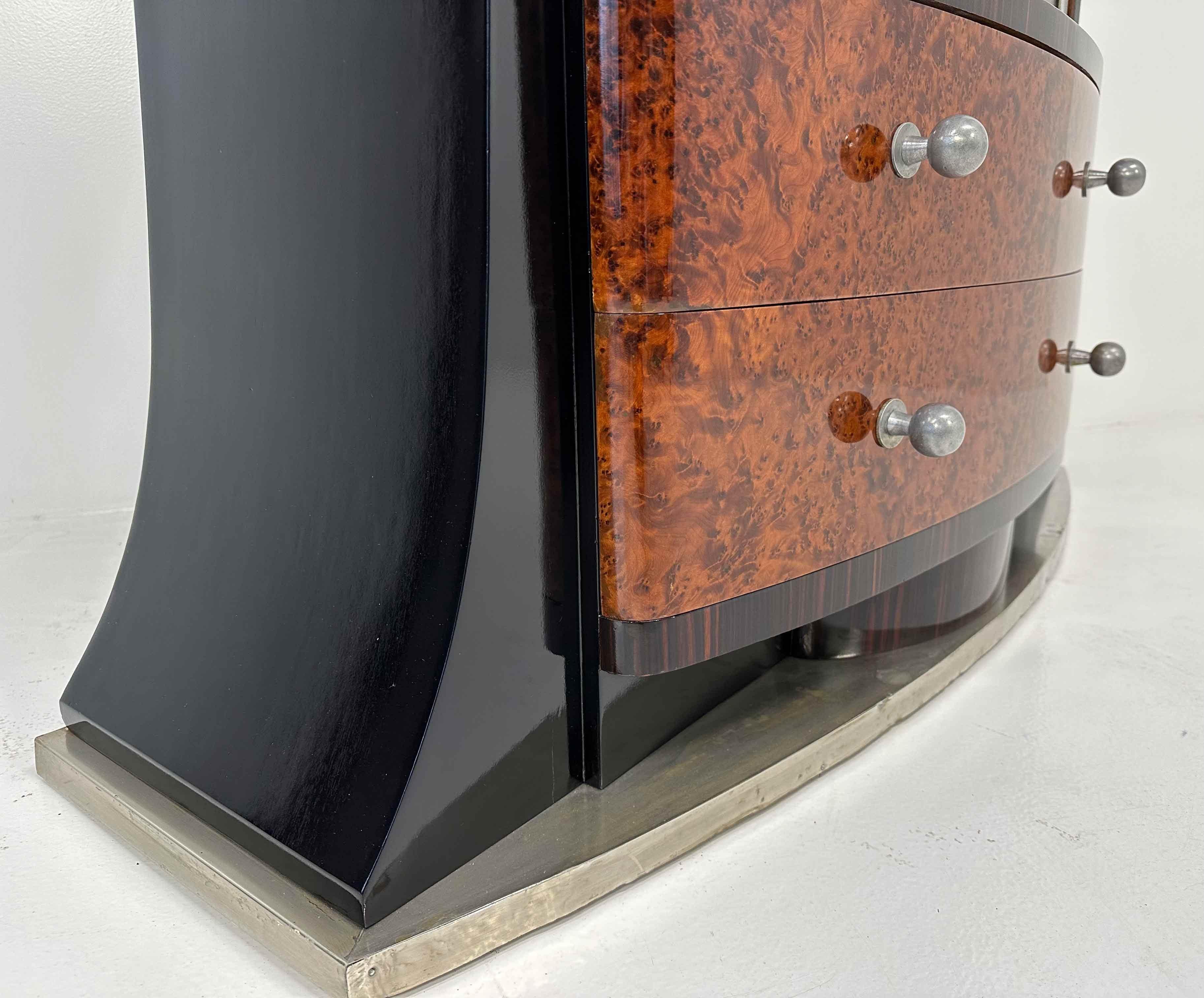 Italian Art Deco Thuja, Macassar Ebony, Glass, Mirrors and Metal Vitrine, 1935 For Sale 4