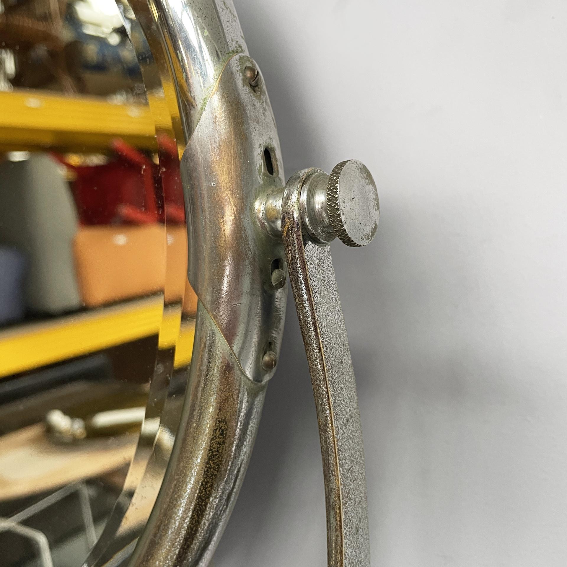 Miroir mural inclinable italien Art Deco avec étagère en verre et métal, années 1930 en vente 12