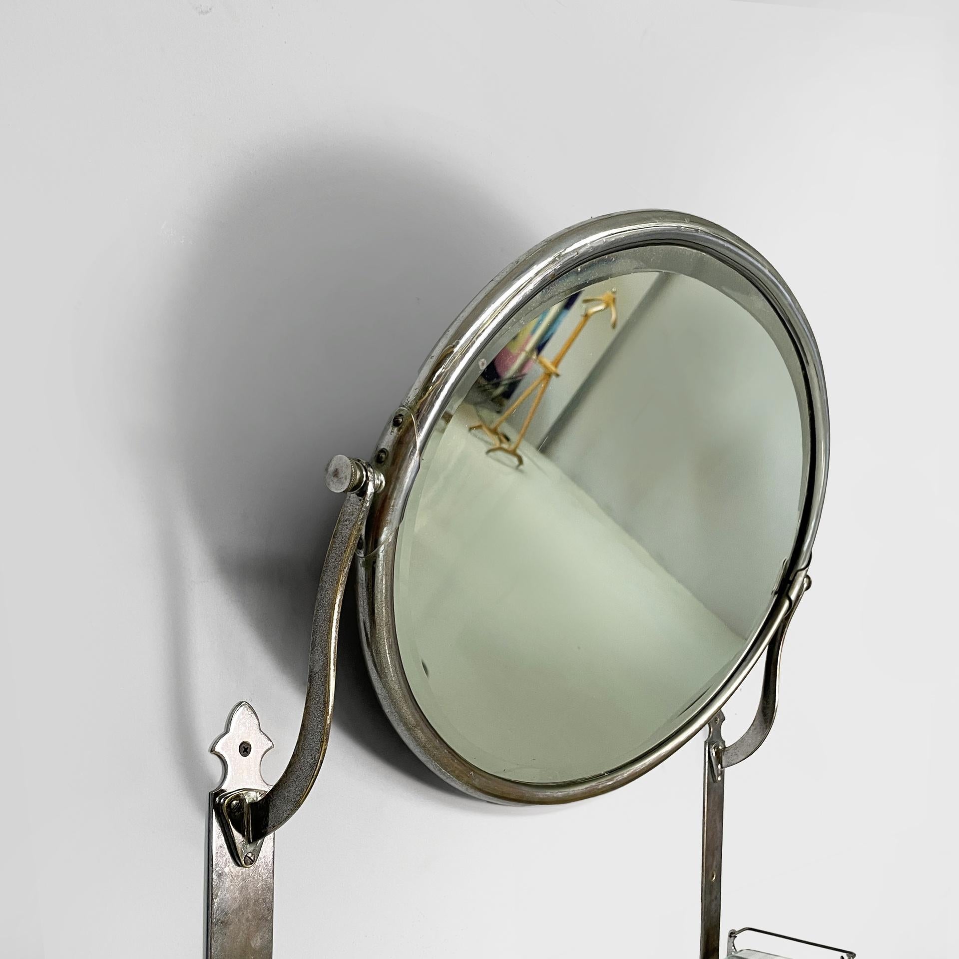 Miroir mural inclinable italien Art Deco avec étagère en verre et métal, années 1930 État moyen - En vente à MIlano, IT