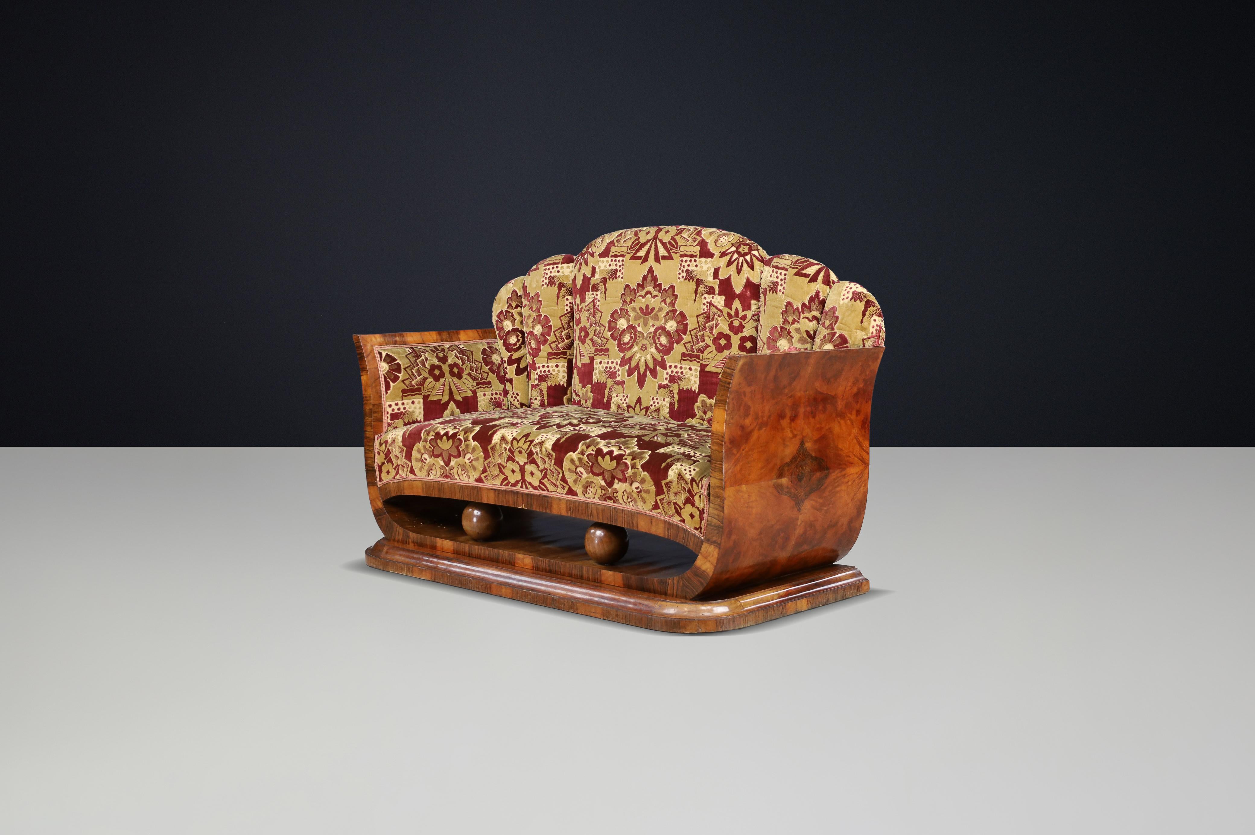 Italian Art Deco Two-Seat Sofa in Walnut Burl with Original Velvet, Naples, 1930s – Museum Quality

This exceptional Italian Art Deco two-seat sofa, crafted in the 1930s, is a rare example of the refined craftsmanship and sculptural design that