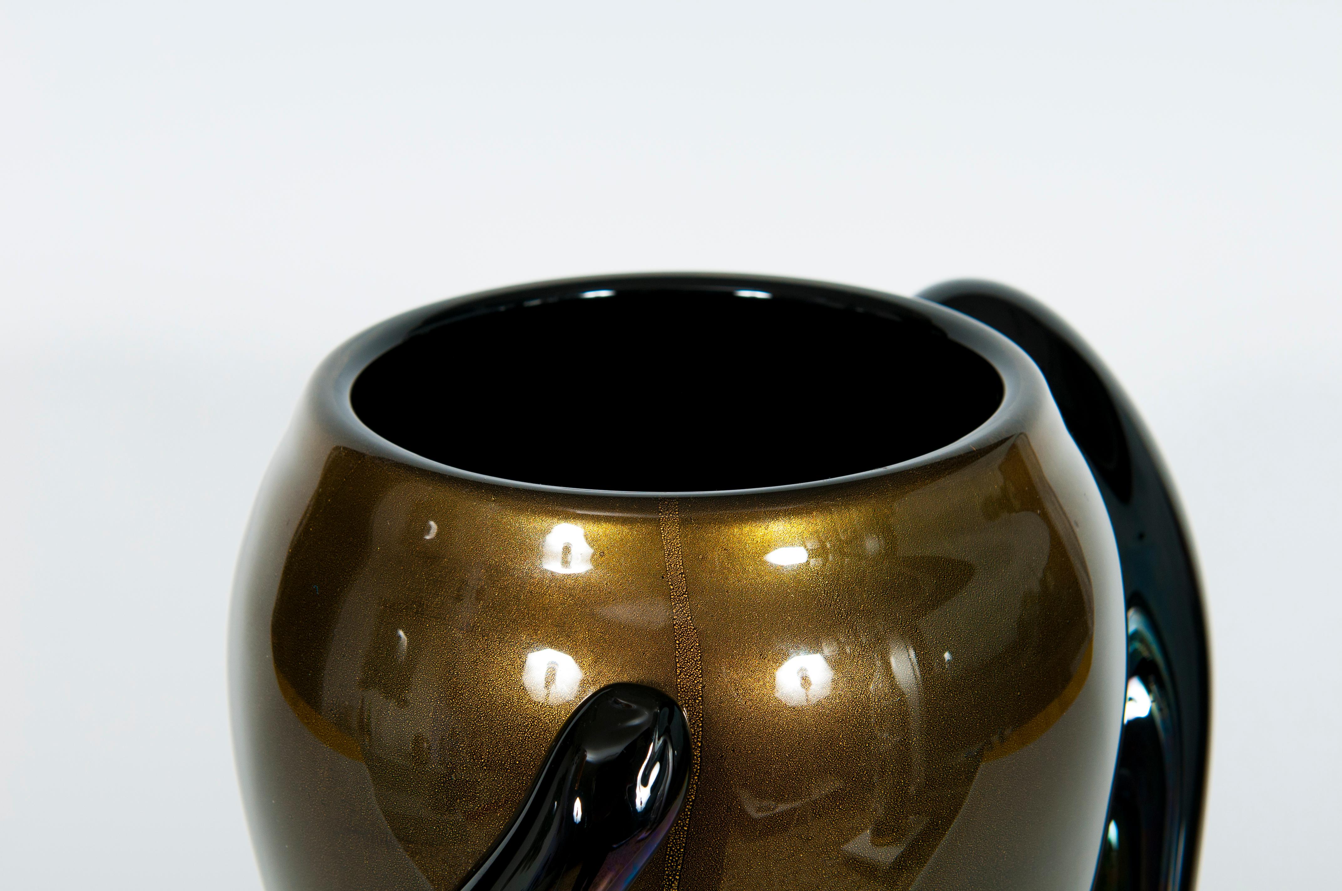 Hand-Crafted Italian Art Deco Vase Black and Gold 24 Karat in Blown Murano Glass, 1980s