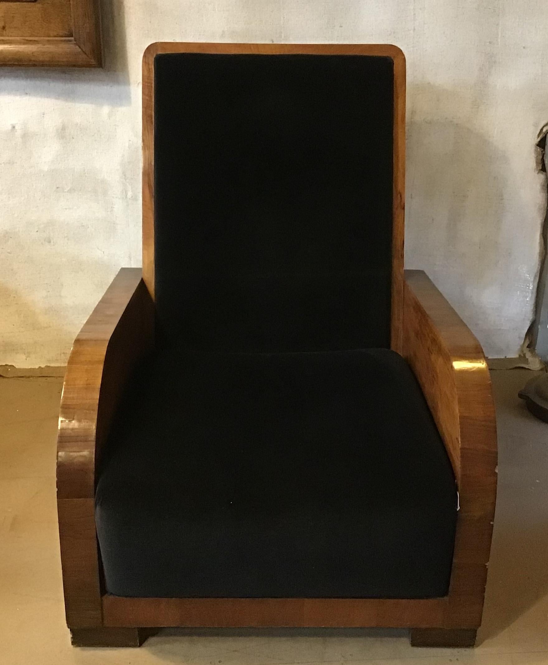 Italian Art Deco Velvet Upholstered Walnut Armchair from 1940s In Good Condition For Sale In Florence, IT