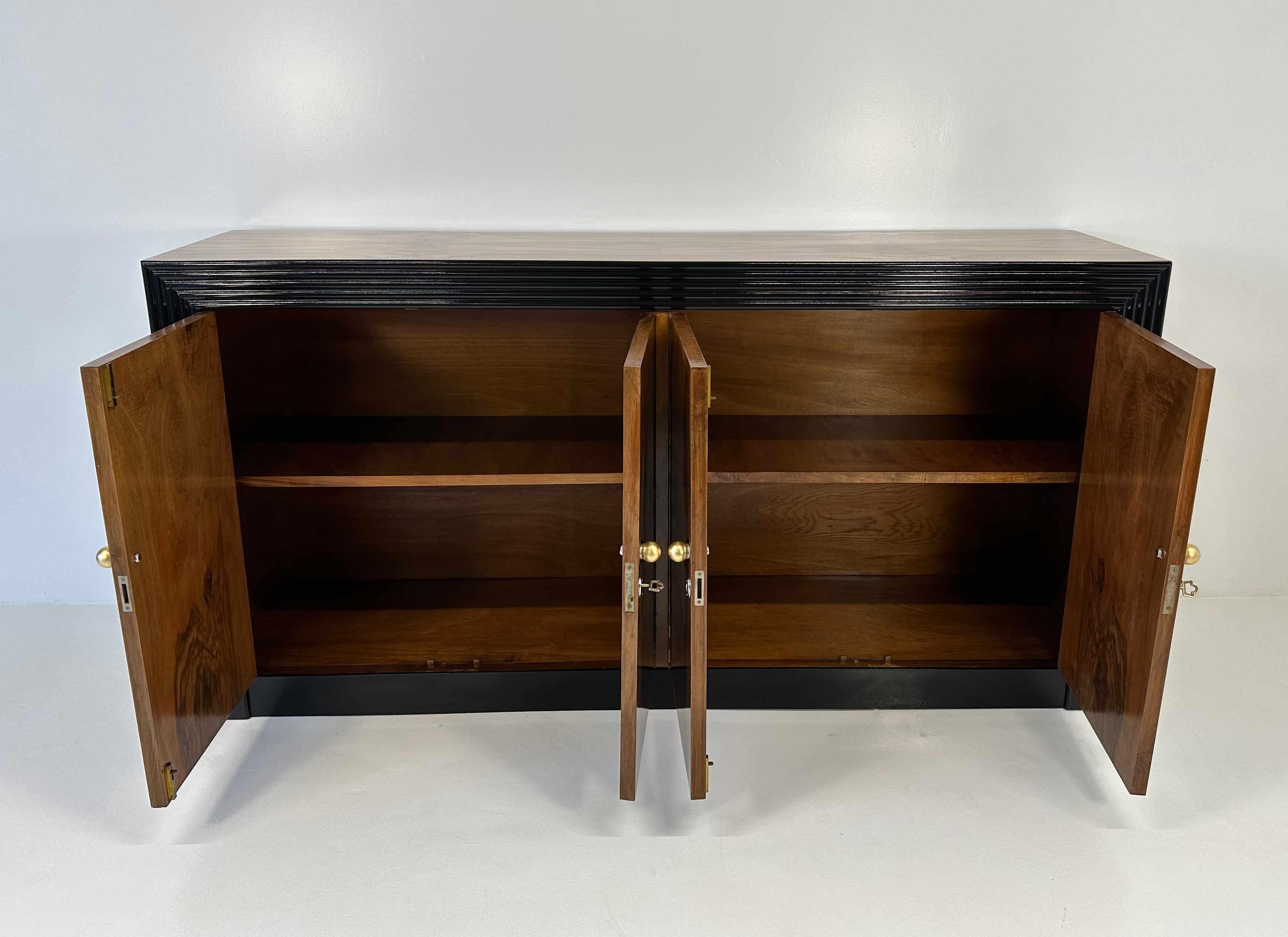 Italian Art Deco Walnut Briar, Black Lacquer, Metal and Gold Sideboard, 1930s  For Sale 6