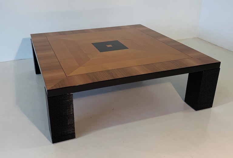 Italian Art Deco Walnut and Black lacquer Coffee Table For Sale 1