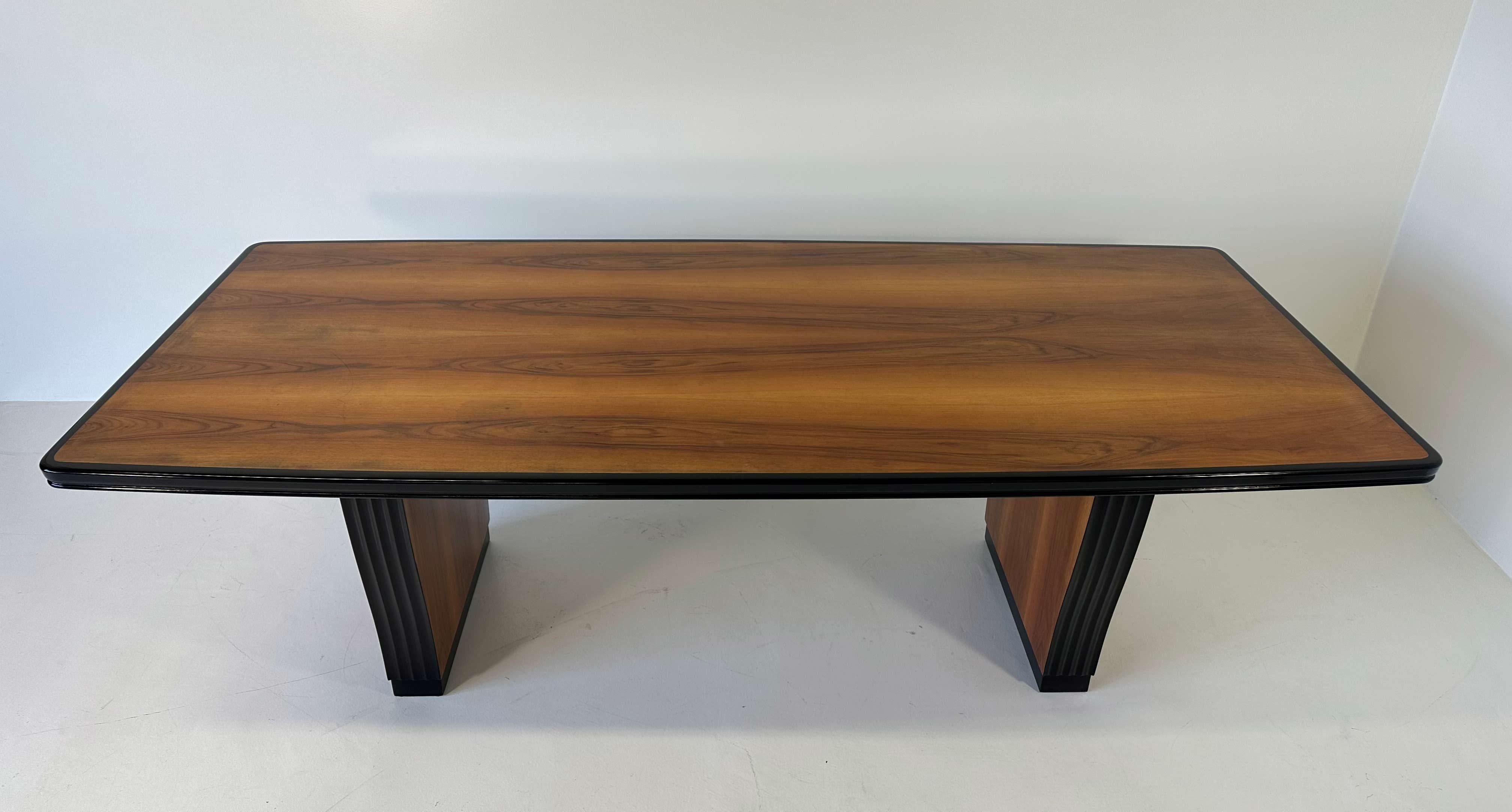 Italienischer Art-déco-Tisch aus Nussbaumholz und schwarzem Lack, 1930er Jahre im Angebot 3