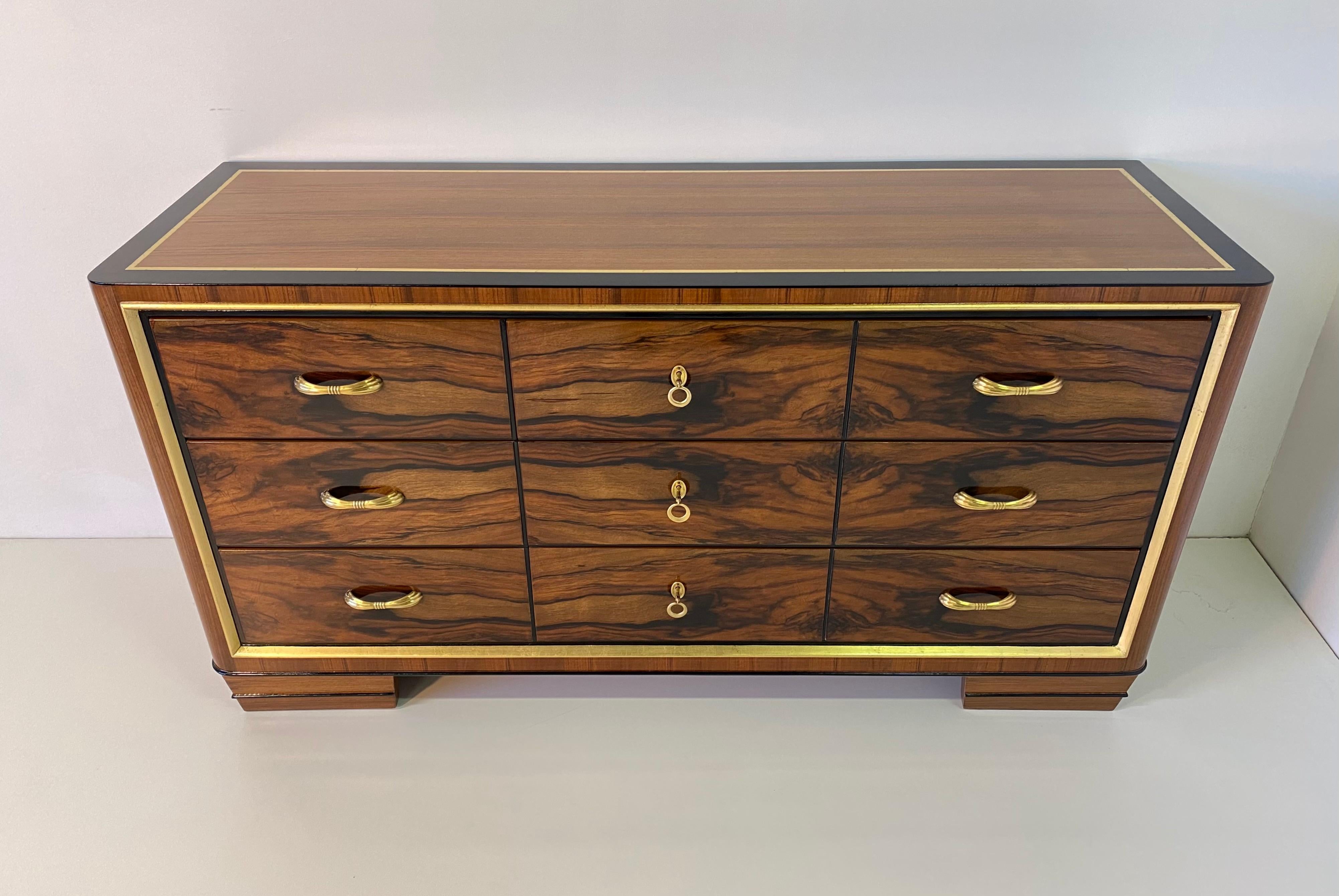This chest of drawers was produced in Italy in the 1930s, it is completely covered in walnut briar while the details are in gold leaf and black lacquer.
The handles and keys are made of brass.
Completely restored.