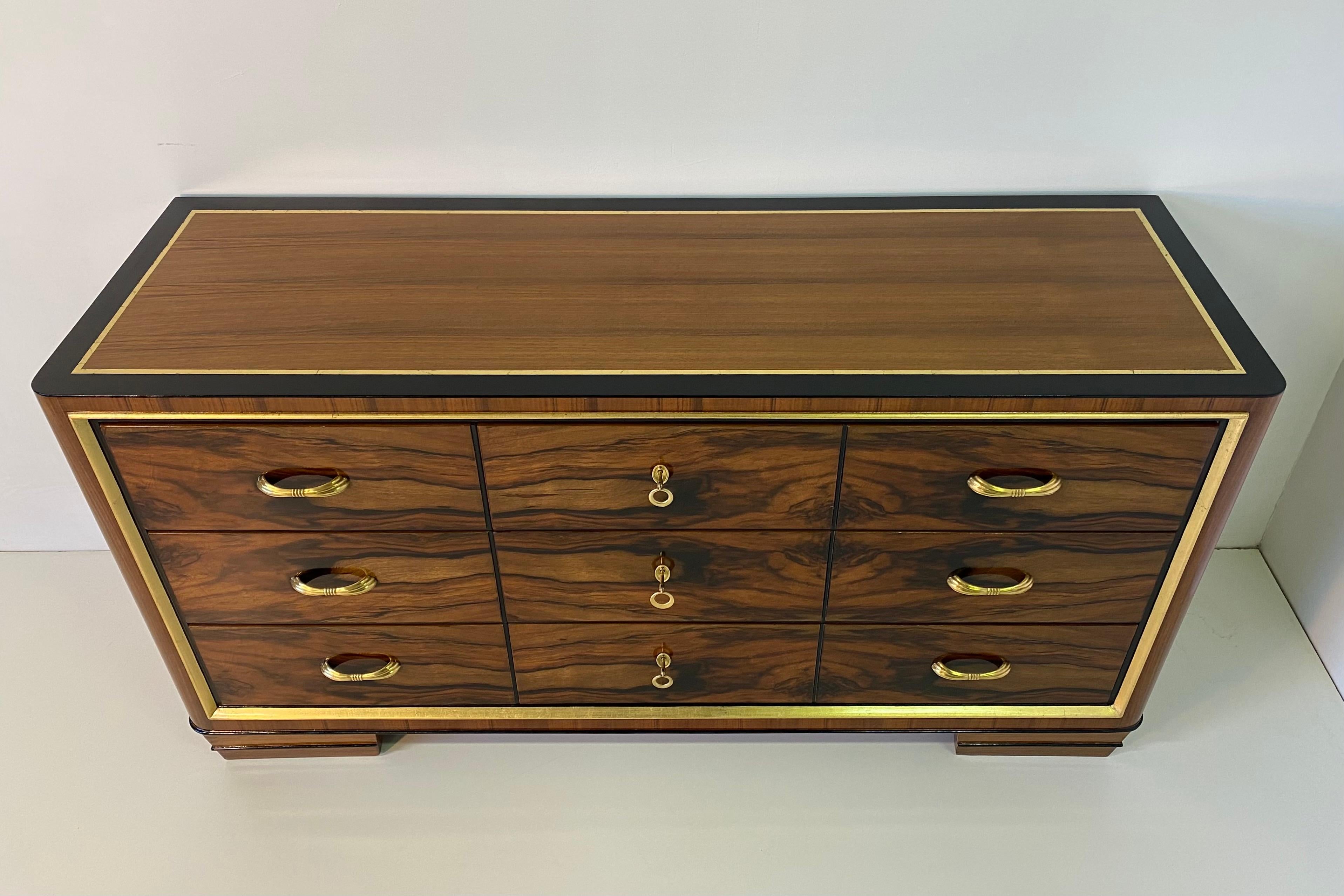 Italian Art Deco Walnut and Brass Chest of Drawers, 1930s In Good Condition In Meda, MB