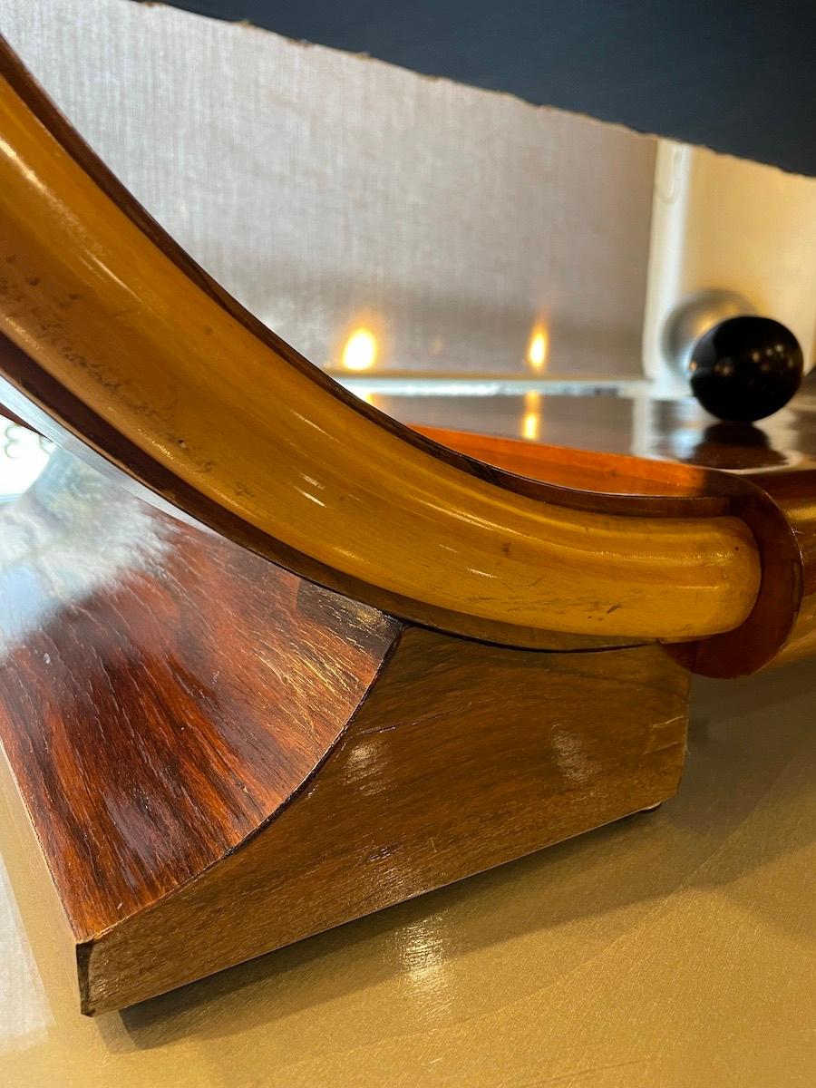 Art Déco bench upholstered in hazelnut-colored bouclé fabric with capitonné detailing.
Made of walnut wood, the bench features elegant curved lines and a refined spherical detail at the base, enhancing its rarity and distinctive