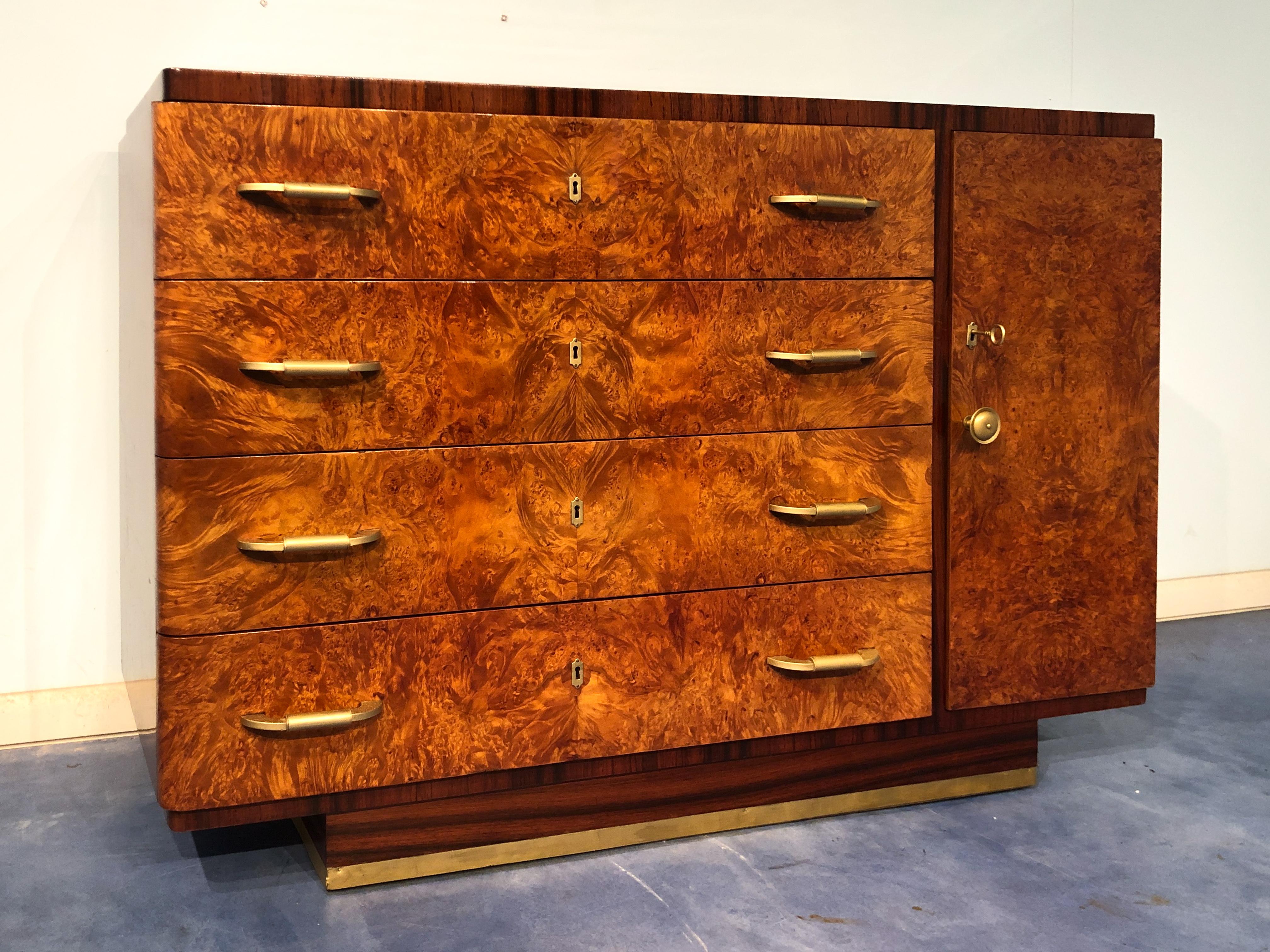 Beautiful Italian art deco chest of drawers, commode, or small sideboard in walnut, from the 1940s. The design is clearly inspired by art deco rationalist current. The walnut burl on the front is impressive and elegant. Brass curved handles on