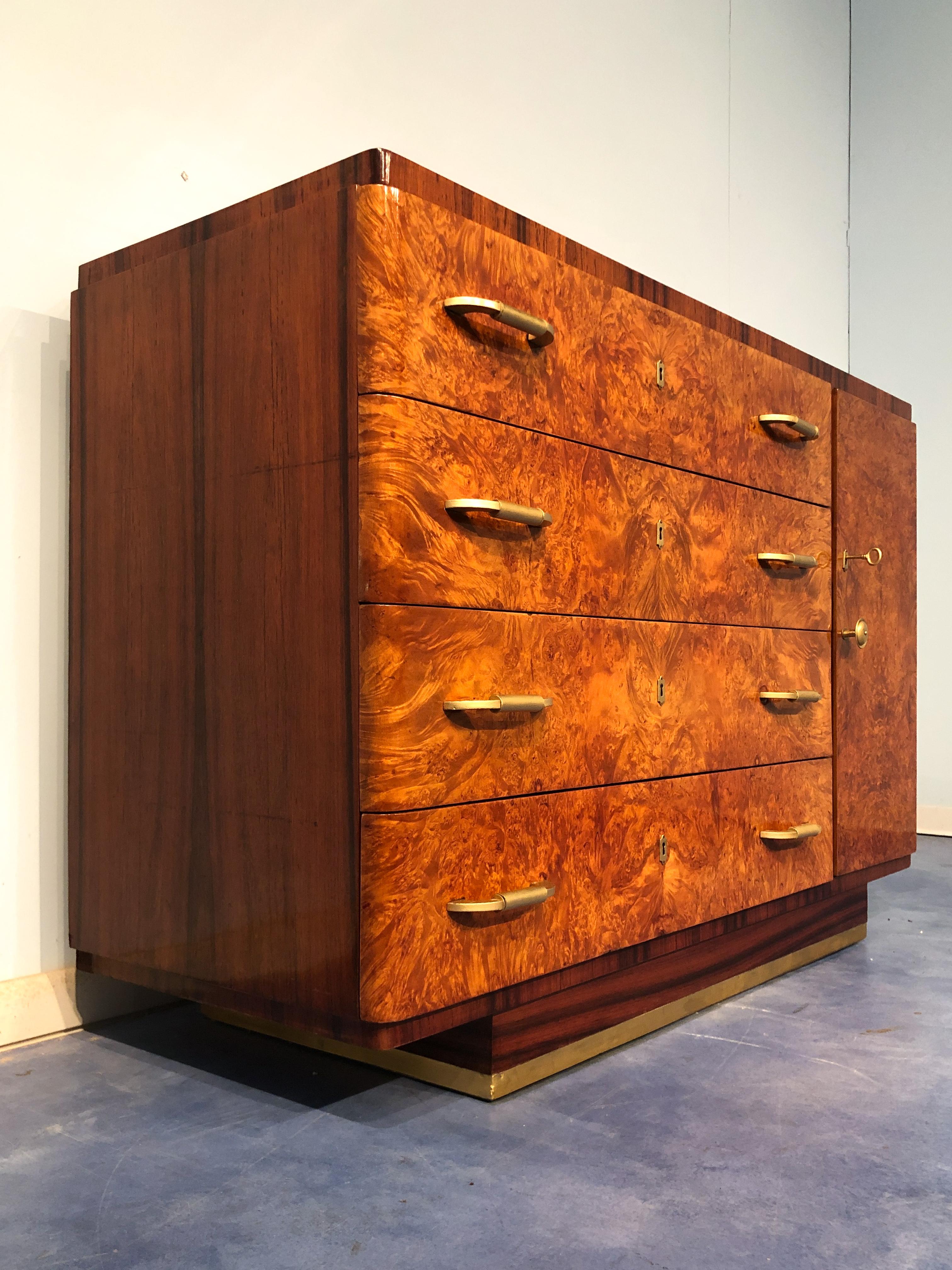 Mid-20th Century Italian Art Deco Walnut Chest of Drawers or Commode, 1940s