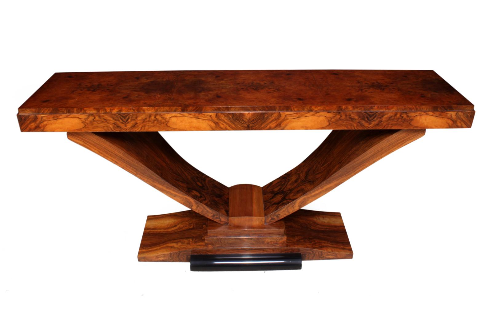 Italian Art Deco walnut console table, circa 1930
A fine Art Deco walnut console table produced in Italy in the 1930s.It has been professionally restored and French polished by hand, It is in excellent condition with the odd age related mark, the